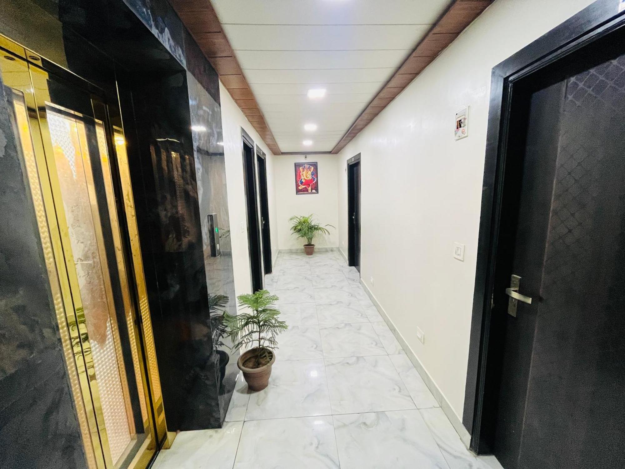 Airport Nysha Palace New Delhi