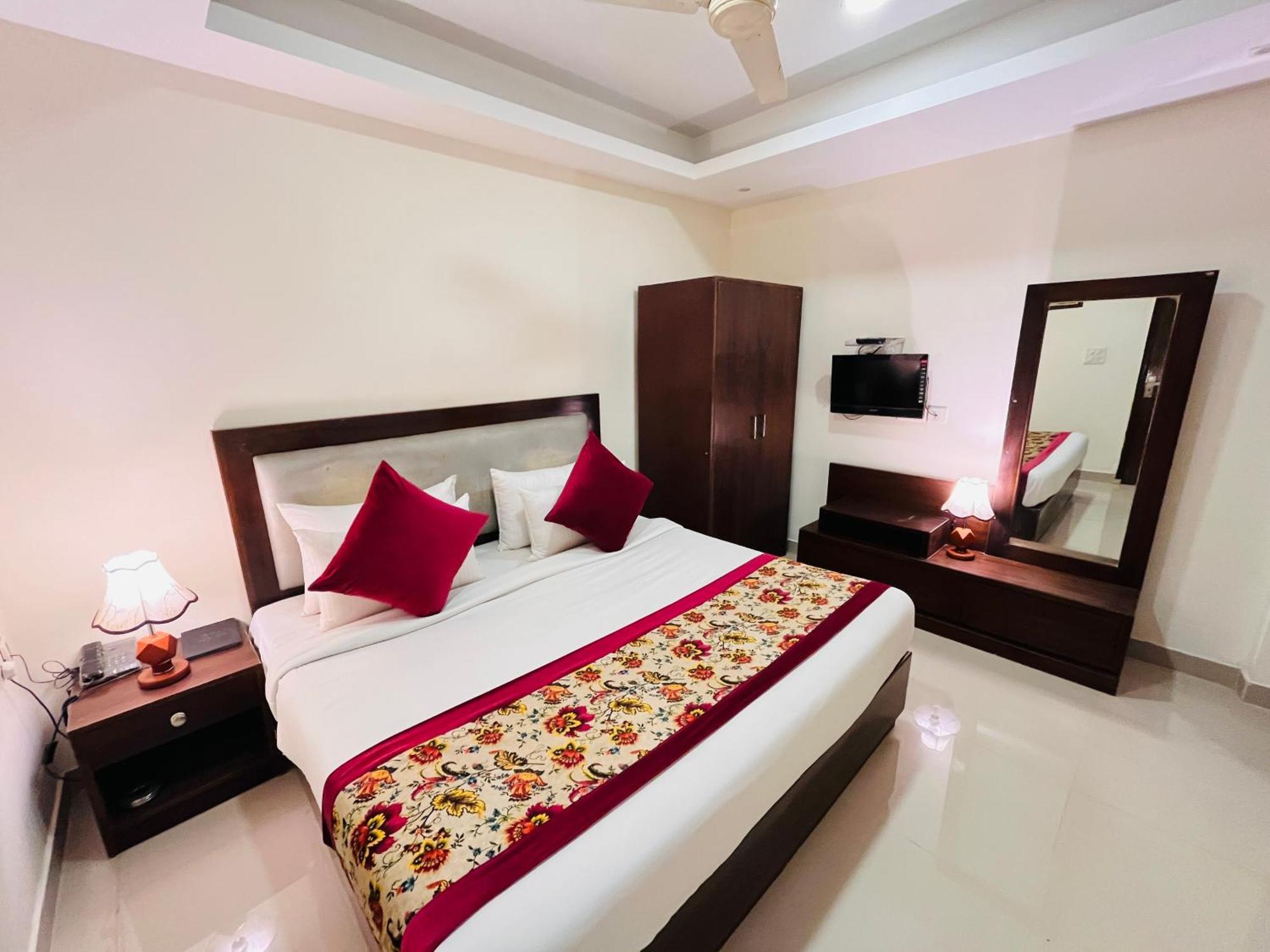 Airport Nysha Palace Hotel