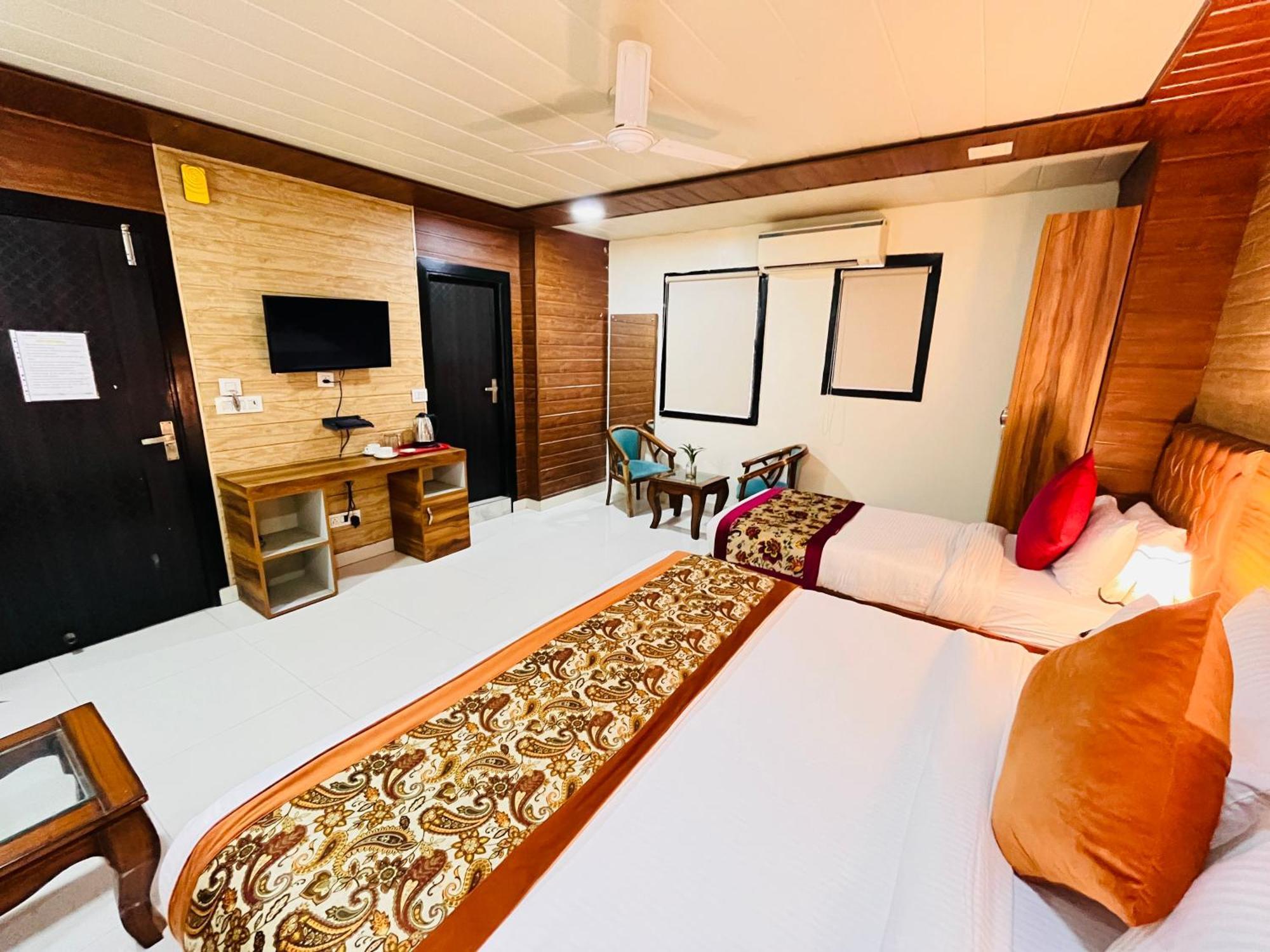 Airport Nysha Palace Hotel New Delhi