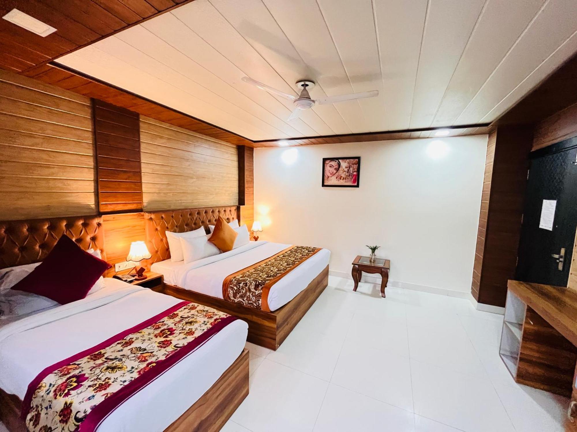 Airport Nysha Palace 3*