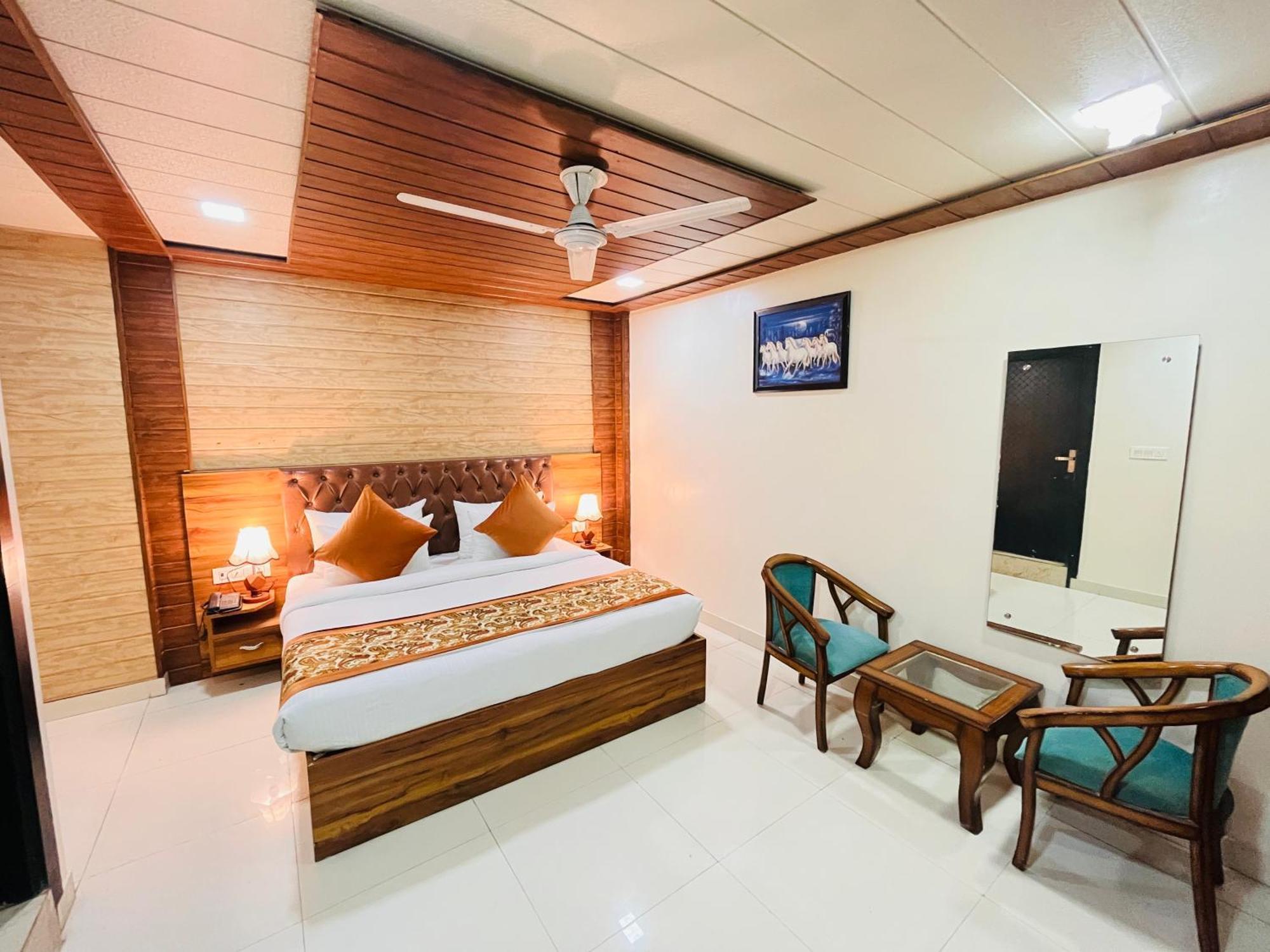 Airport Nysha Palace Hotel 3*