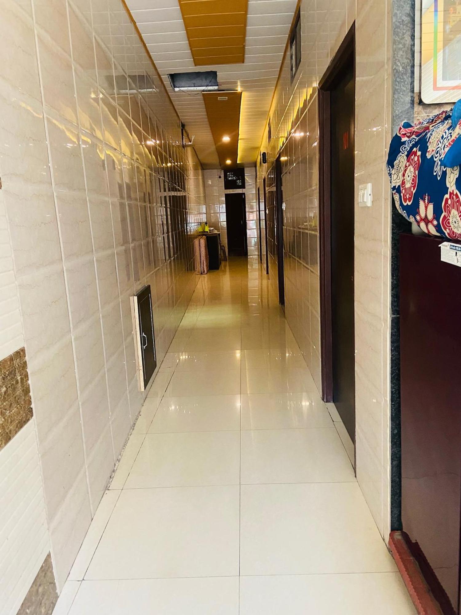 Bed & Breakfast Crystal Plaza Delhi Airport *