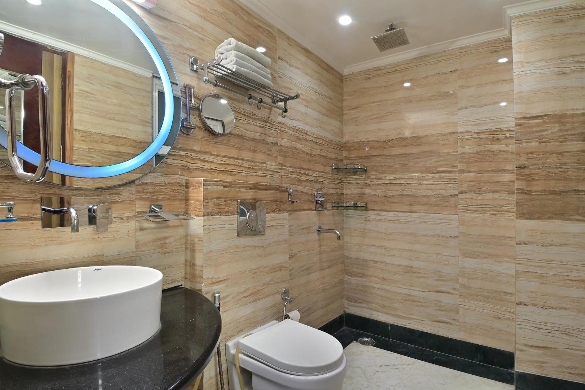 Hotel Hari Piorko Grand - 2 Min From New Railway Station 4*