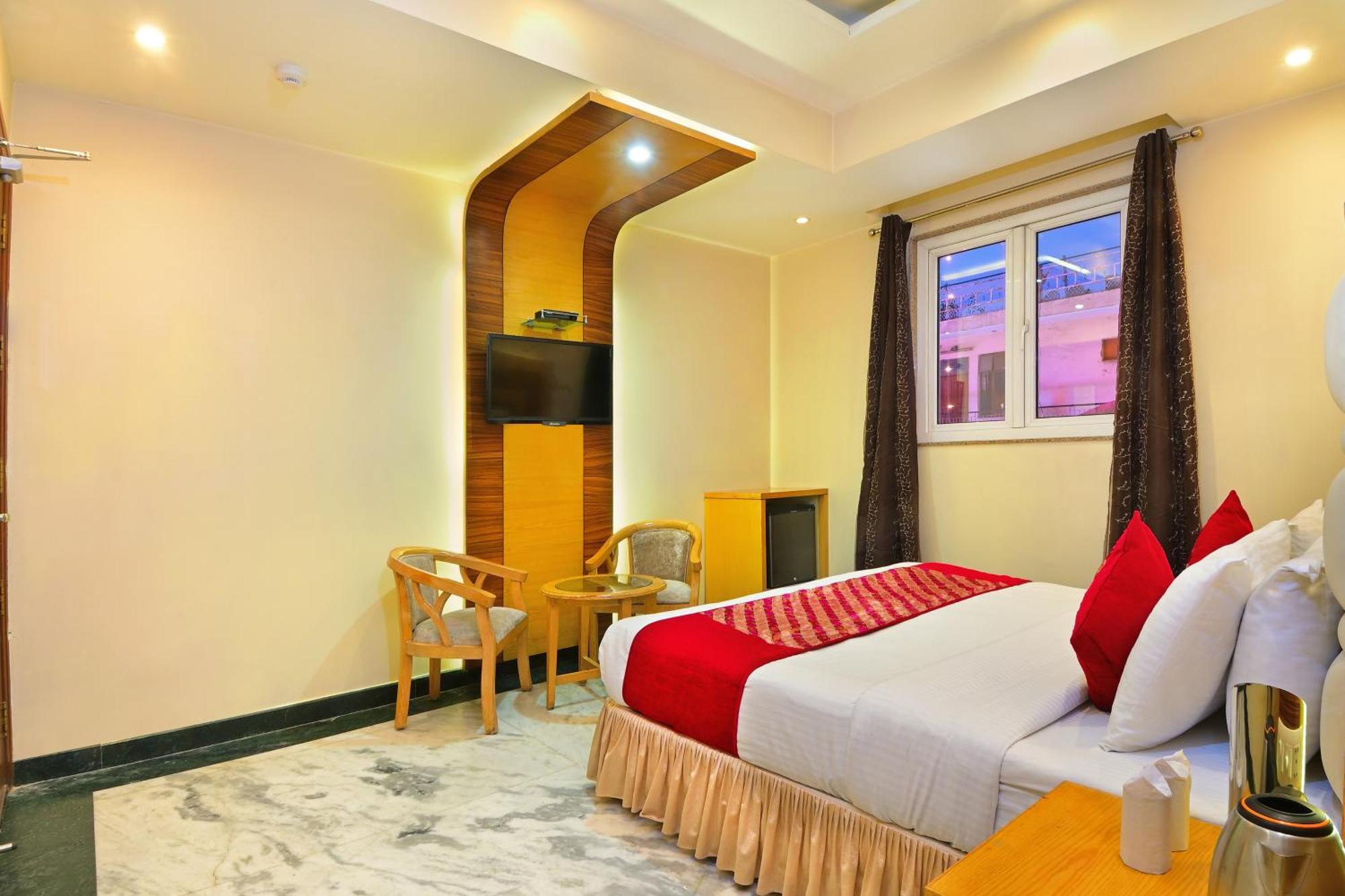 Hari Piorko Grand - 2 Min From New Railway Station Hotel