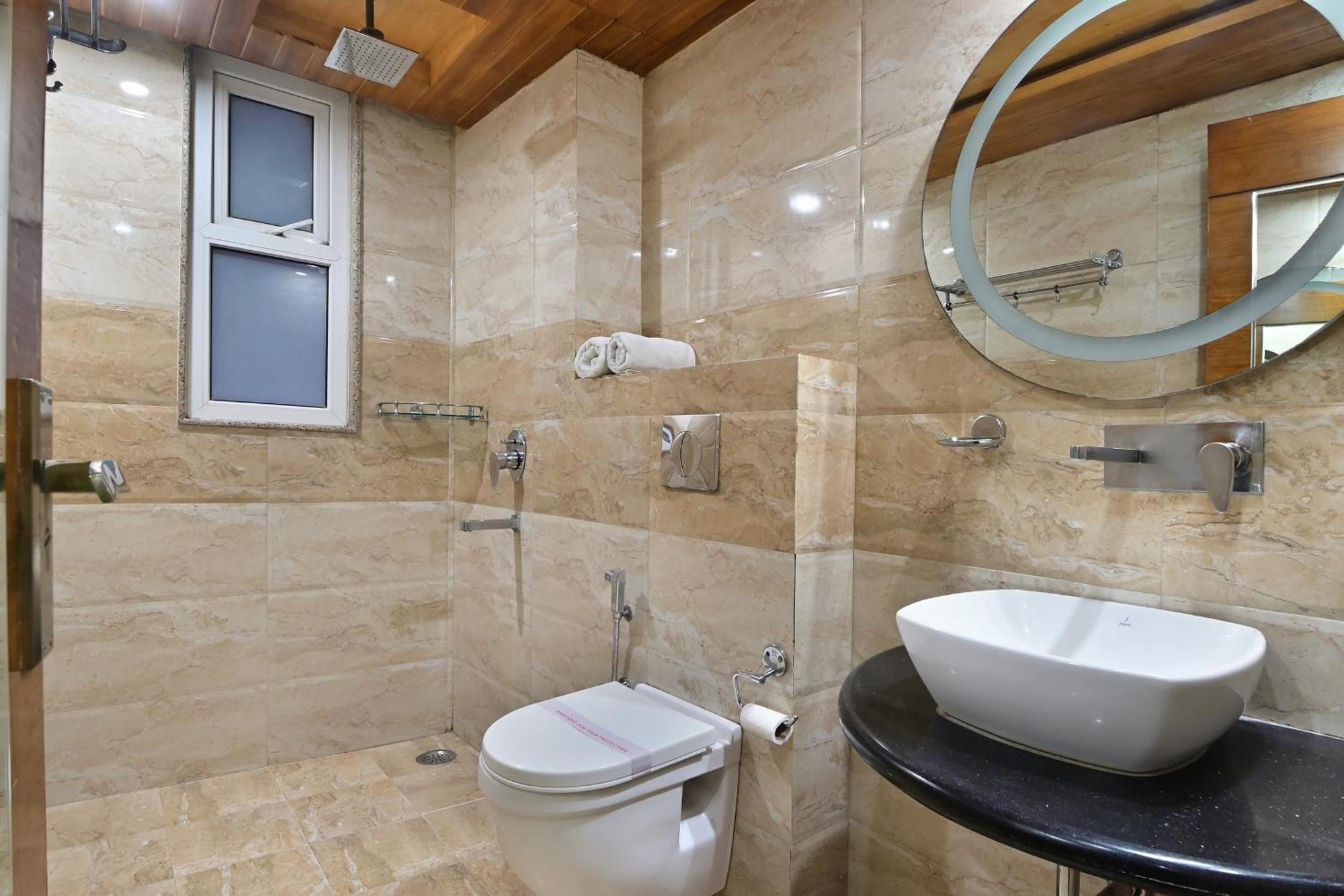 Hari Piorko Grand - 2 Min From New Railway Station Hotel 4*