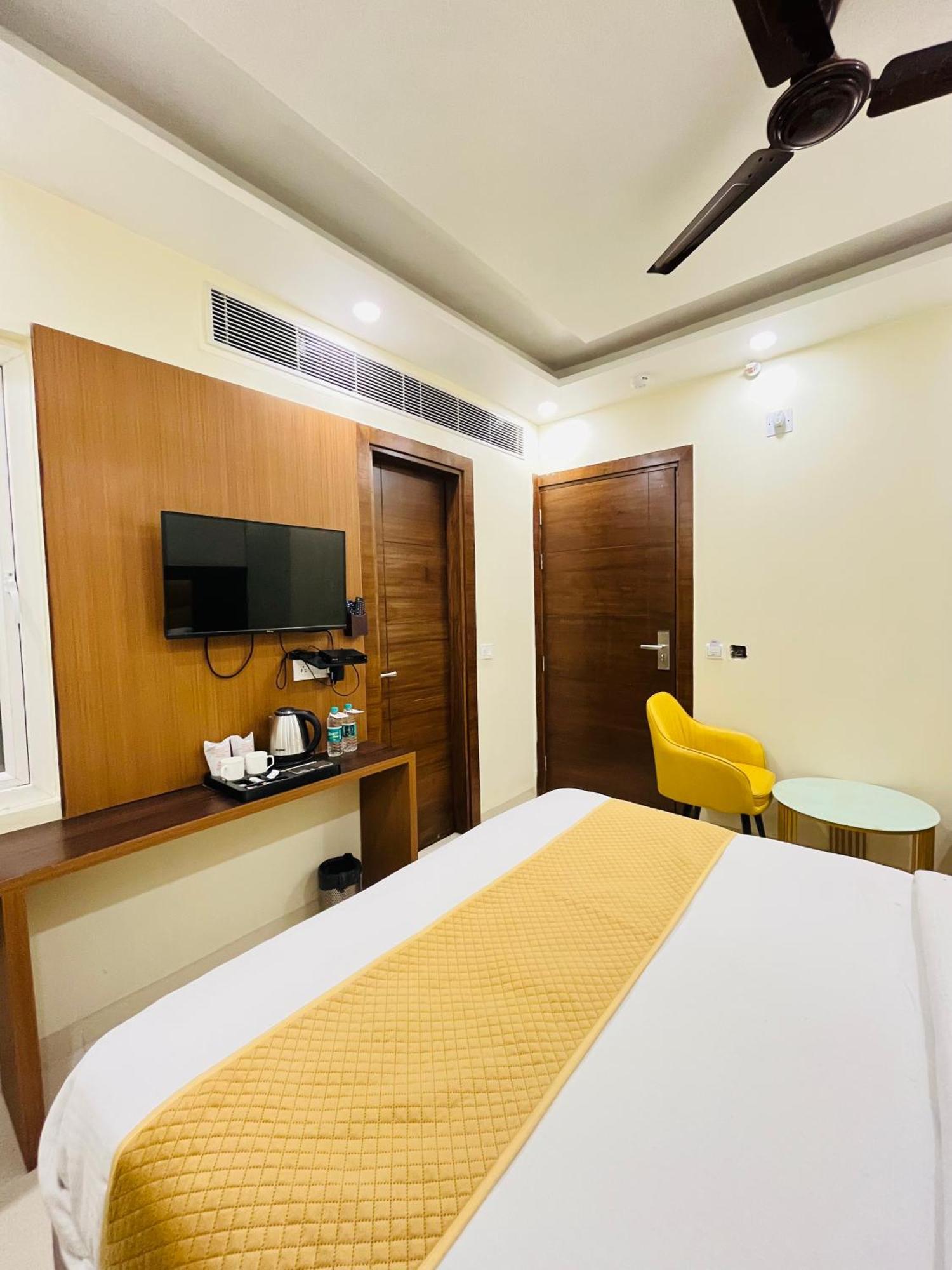 Royal Rosette With Free Wi-fi Near Railway Station 4*