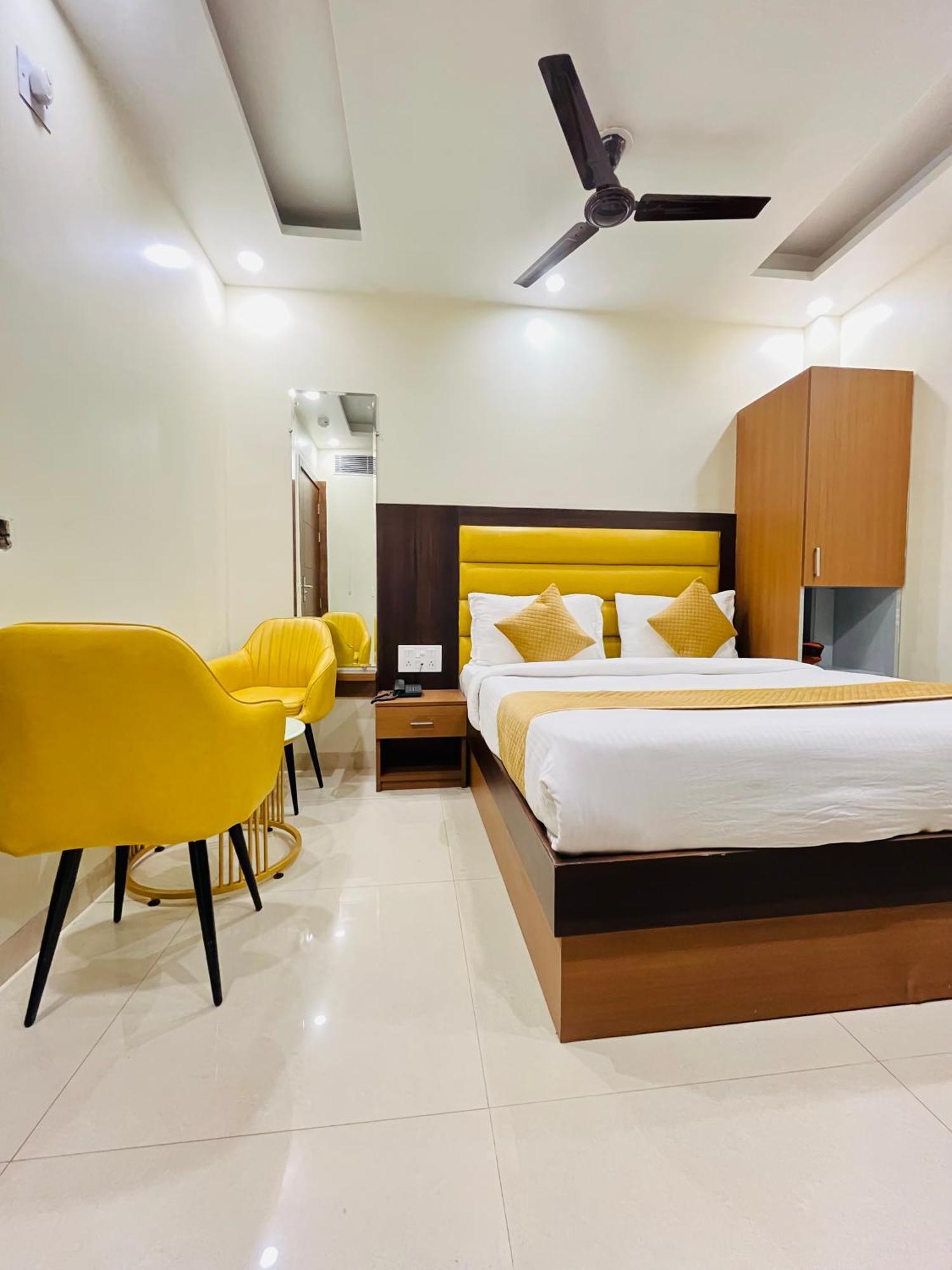 Royal Rosette With Free Wi-fi Near Railway Station Hotel