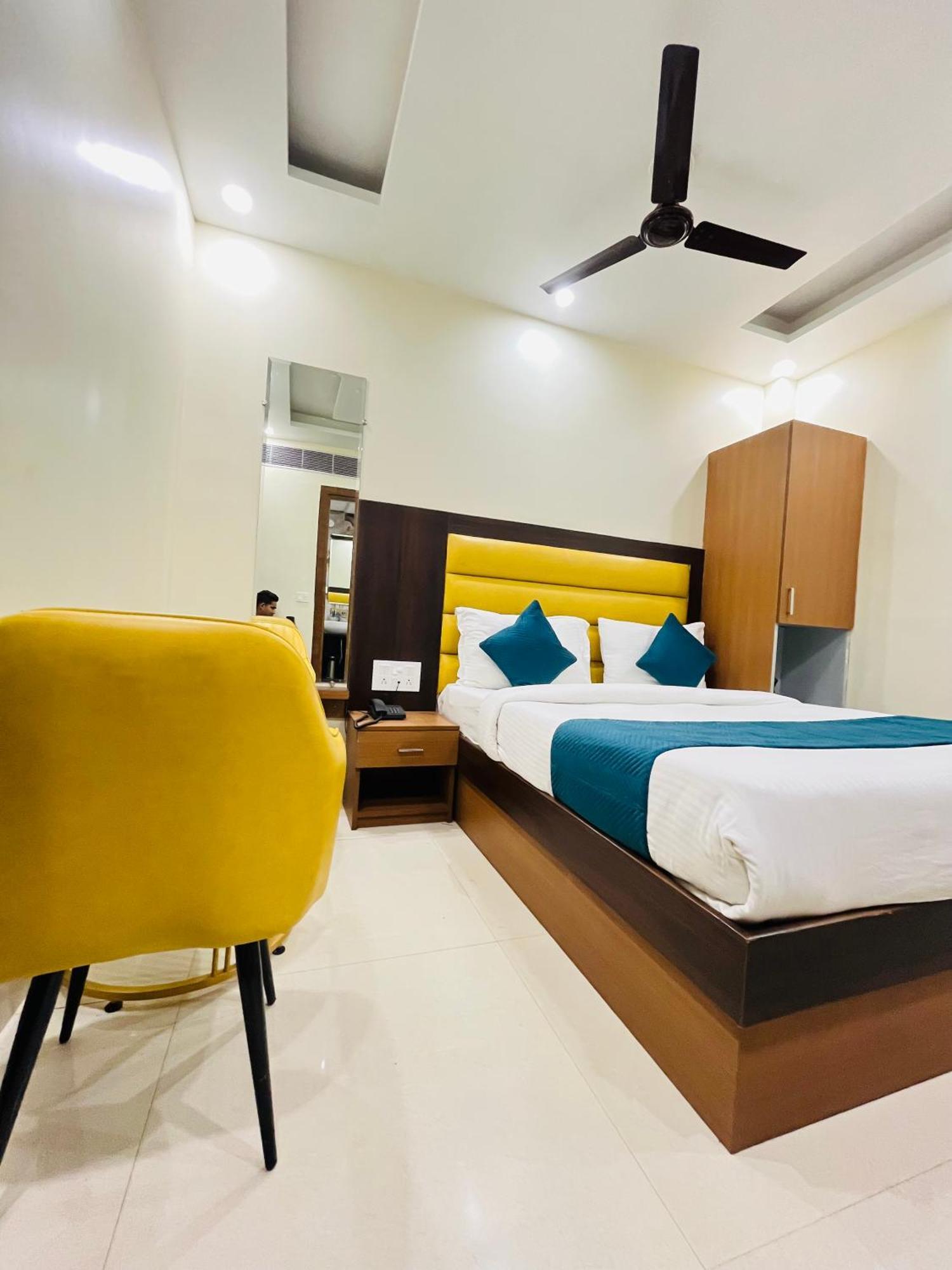 Hotel Royal Rosette With Free Wi-fi Near Railway Station Nova Deli