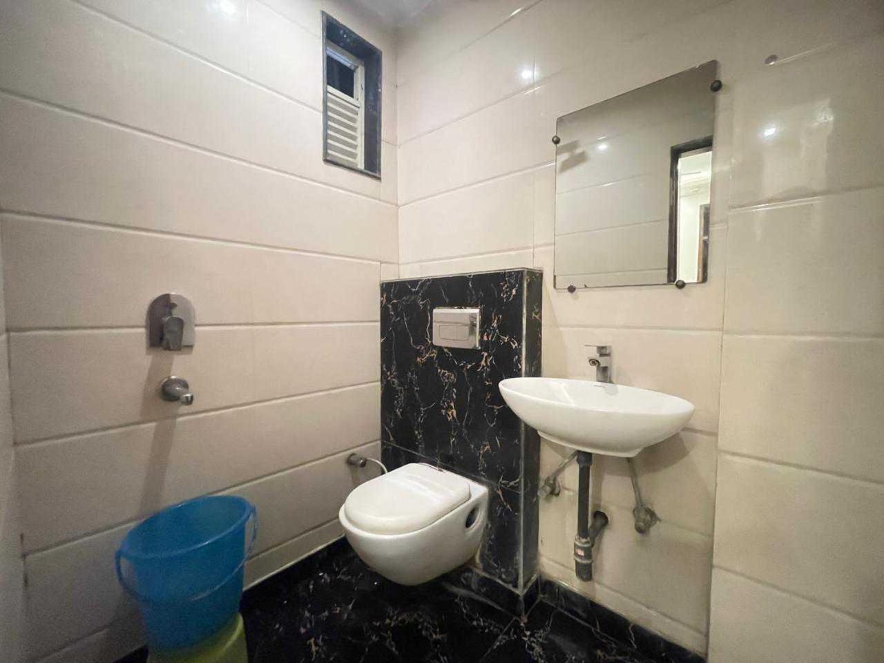 Oyo Flagship Delhi Empire 3*