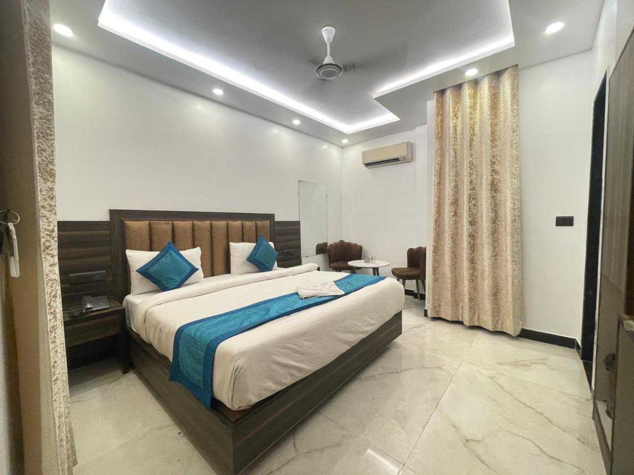 Oyo Flagship Delhi Empire Hotel