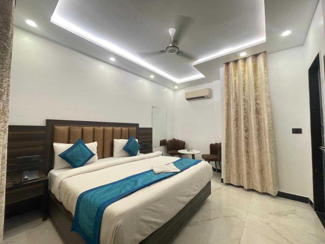 Oyo Flagship Delhi Empire 3*