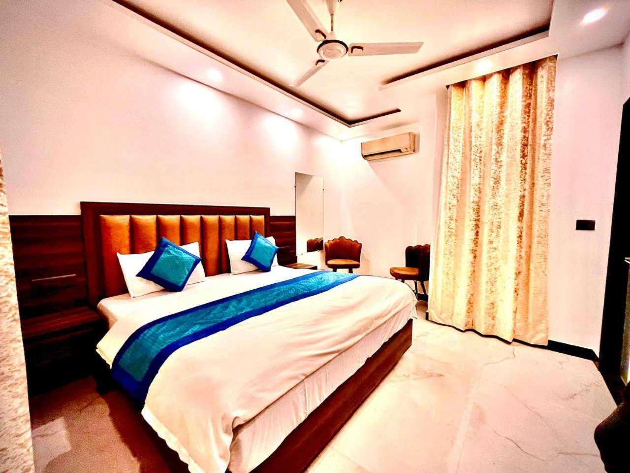 Hotel Oyo Flagship Delhi Empire 3*