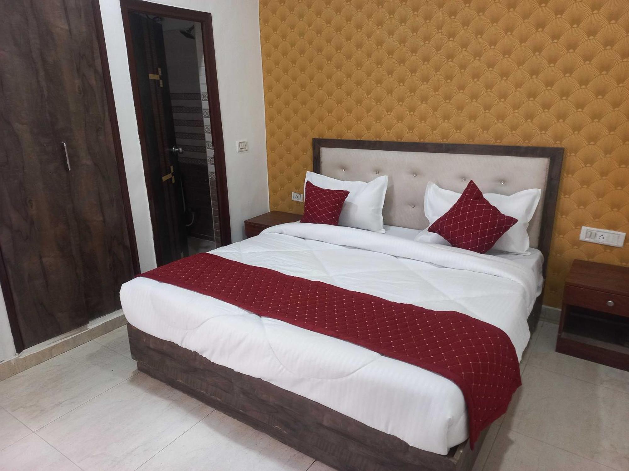 Hotel O White House New Delhi