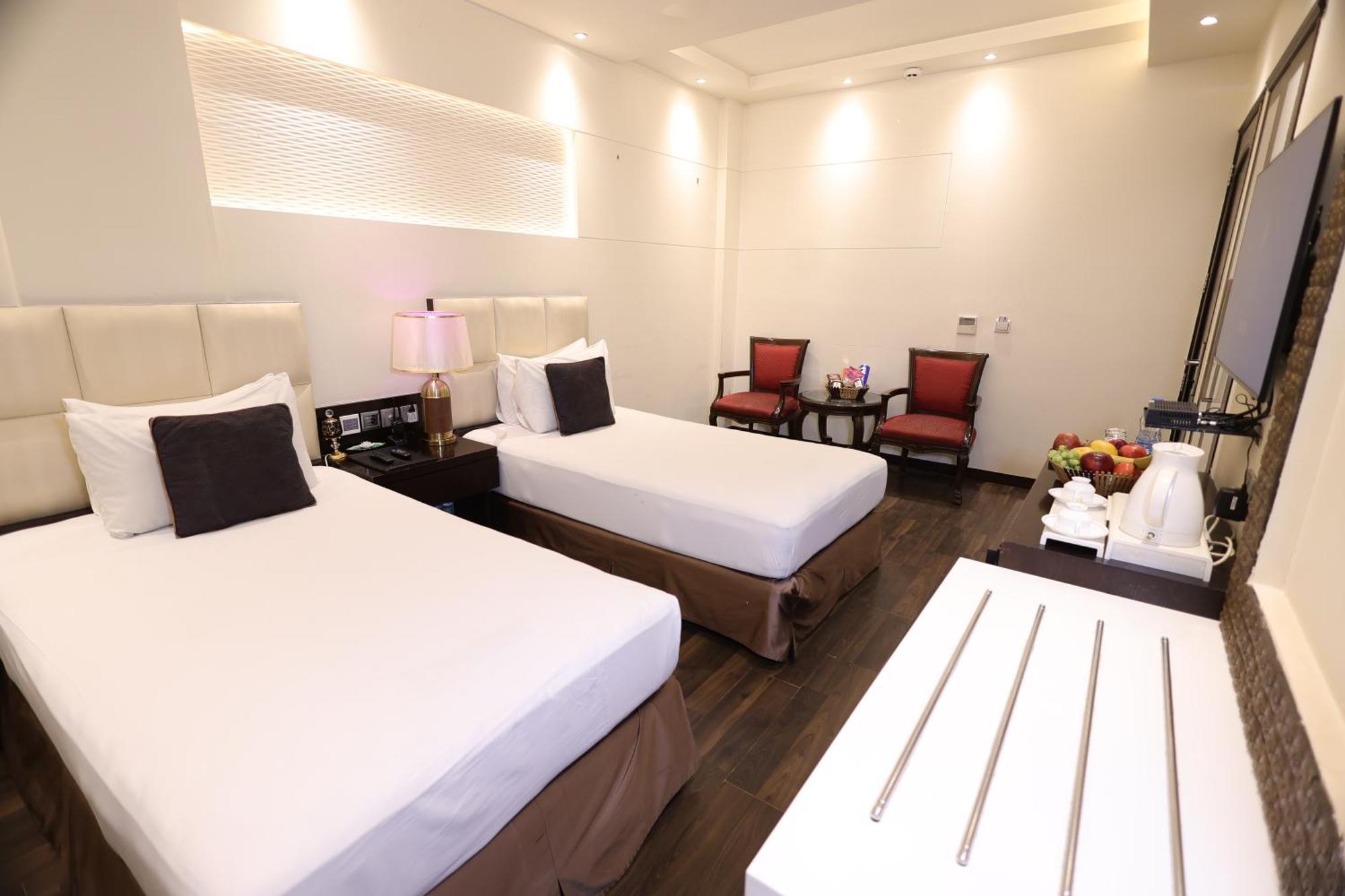 Grand Godwin - Complimentary Airport Pickup -near Ndls Railway Stn Hotel 4*