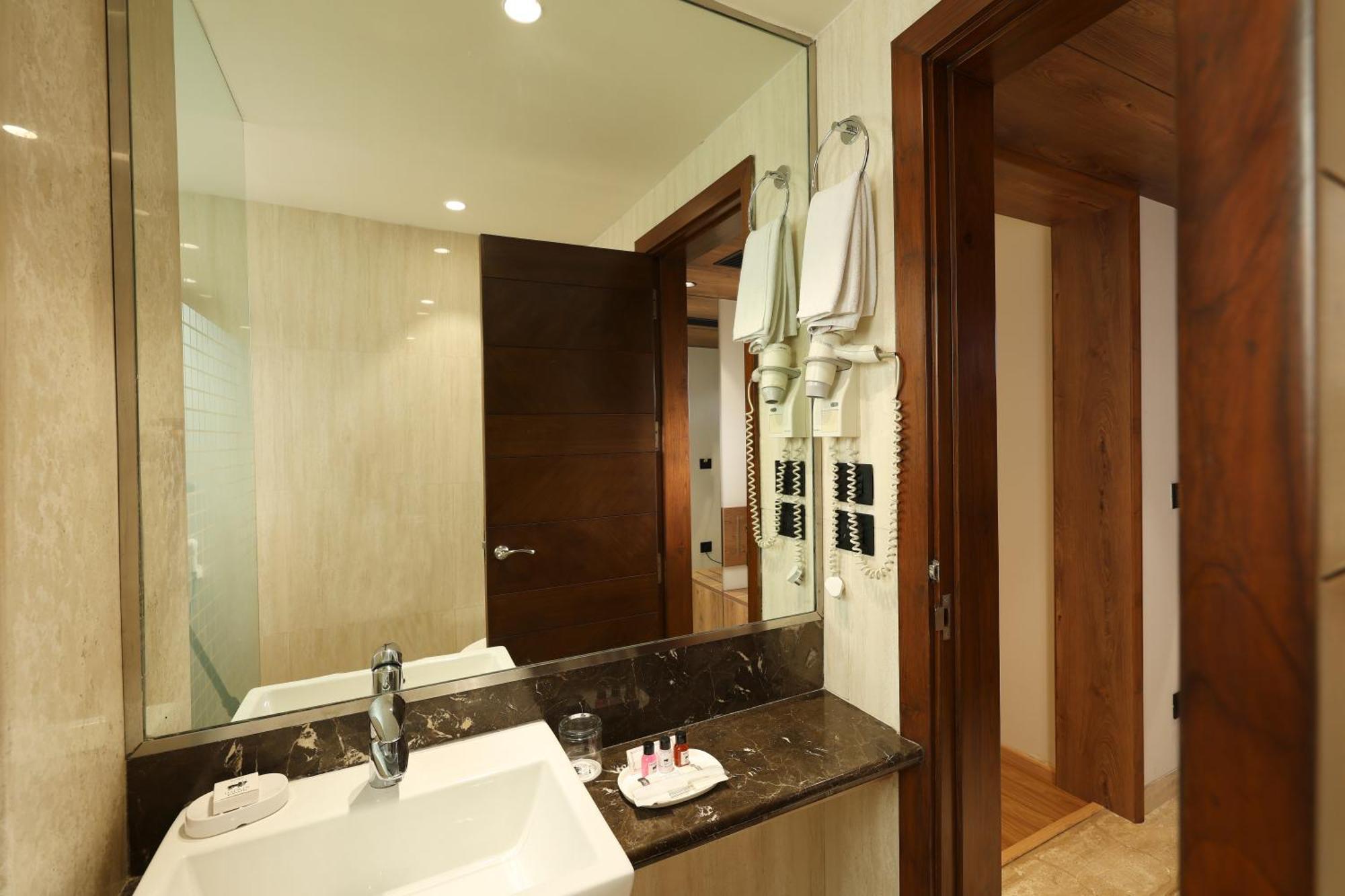 Indus Biznotel 4* New Delhi