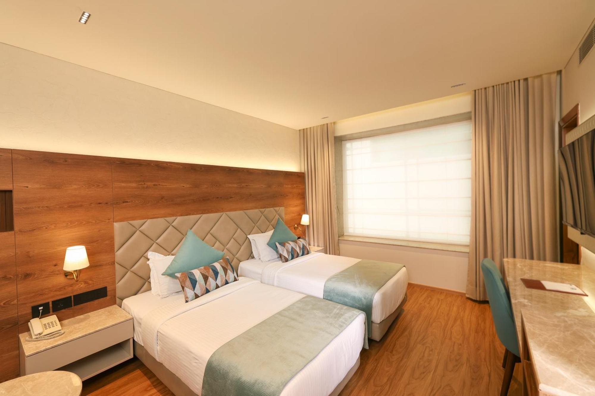 Hotel Indus Biznotel New Delhi