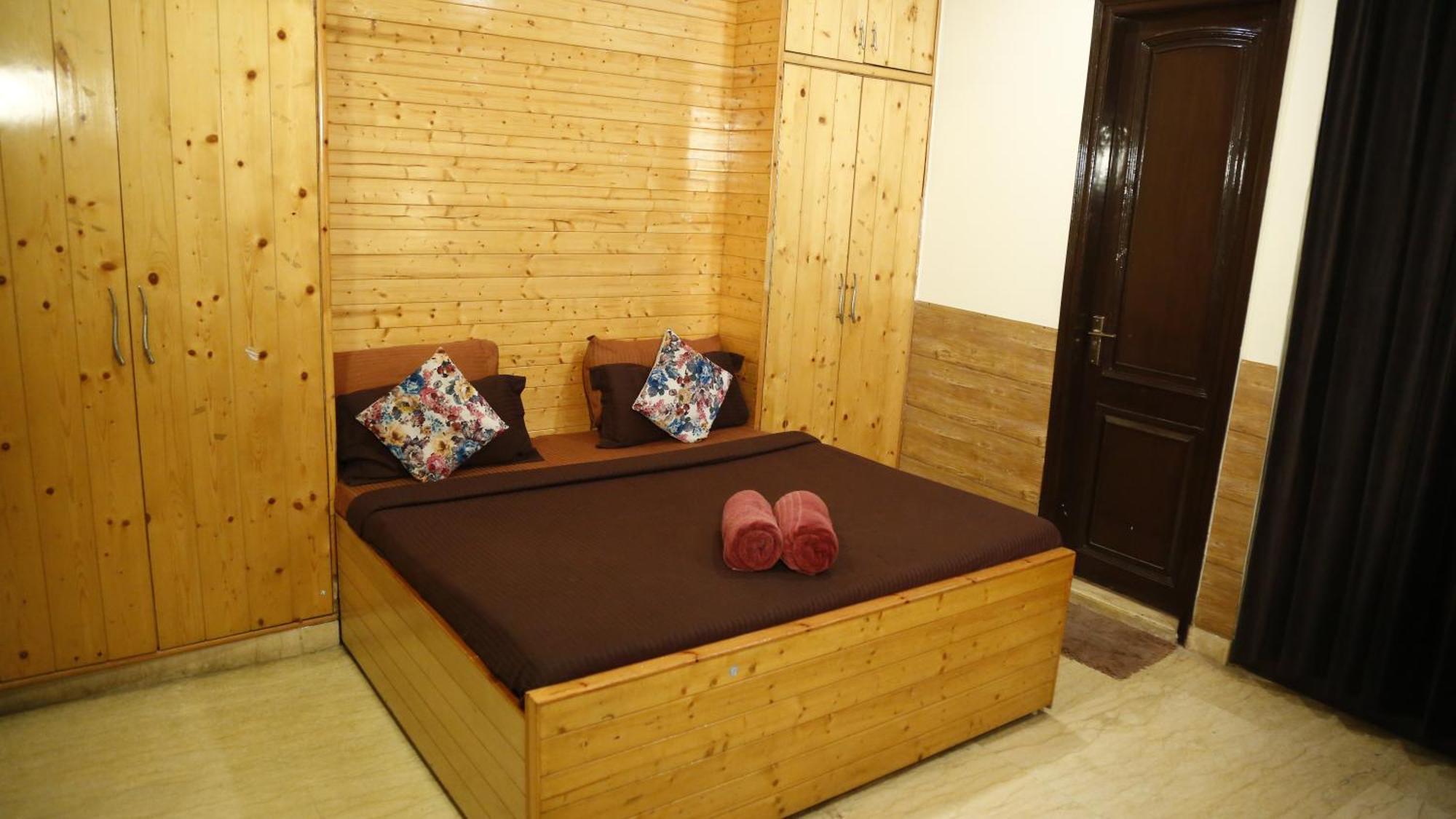 In Airb&b - Divine Service * New Delhi