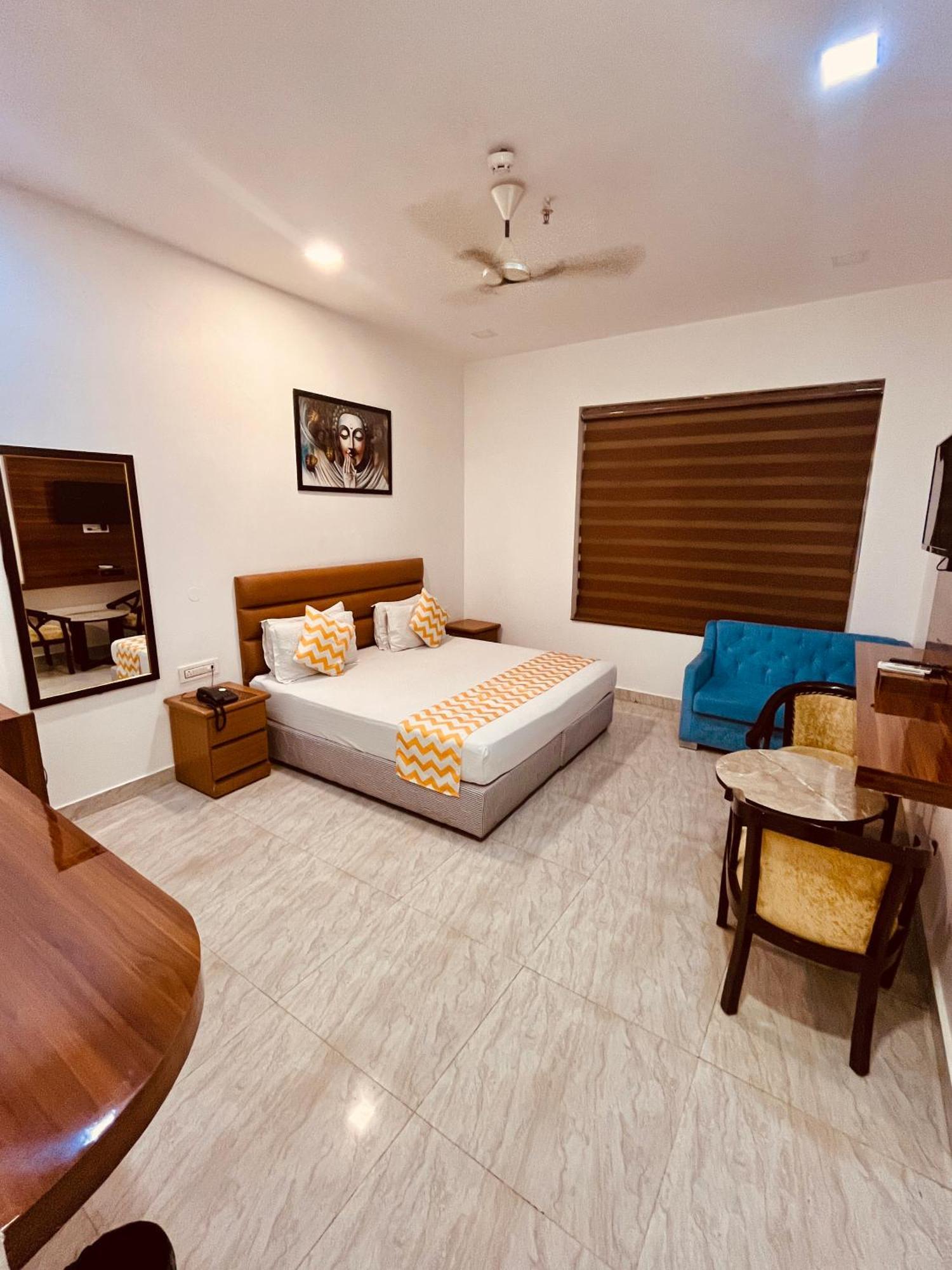 Hotel Amora Dwarka