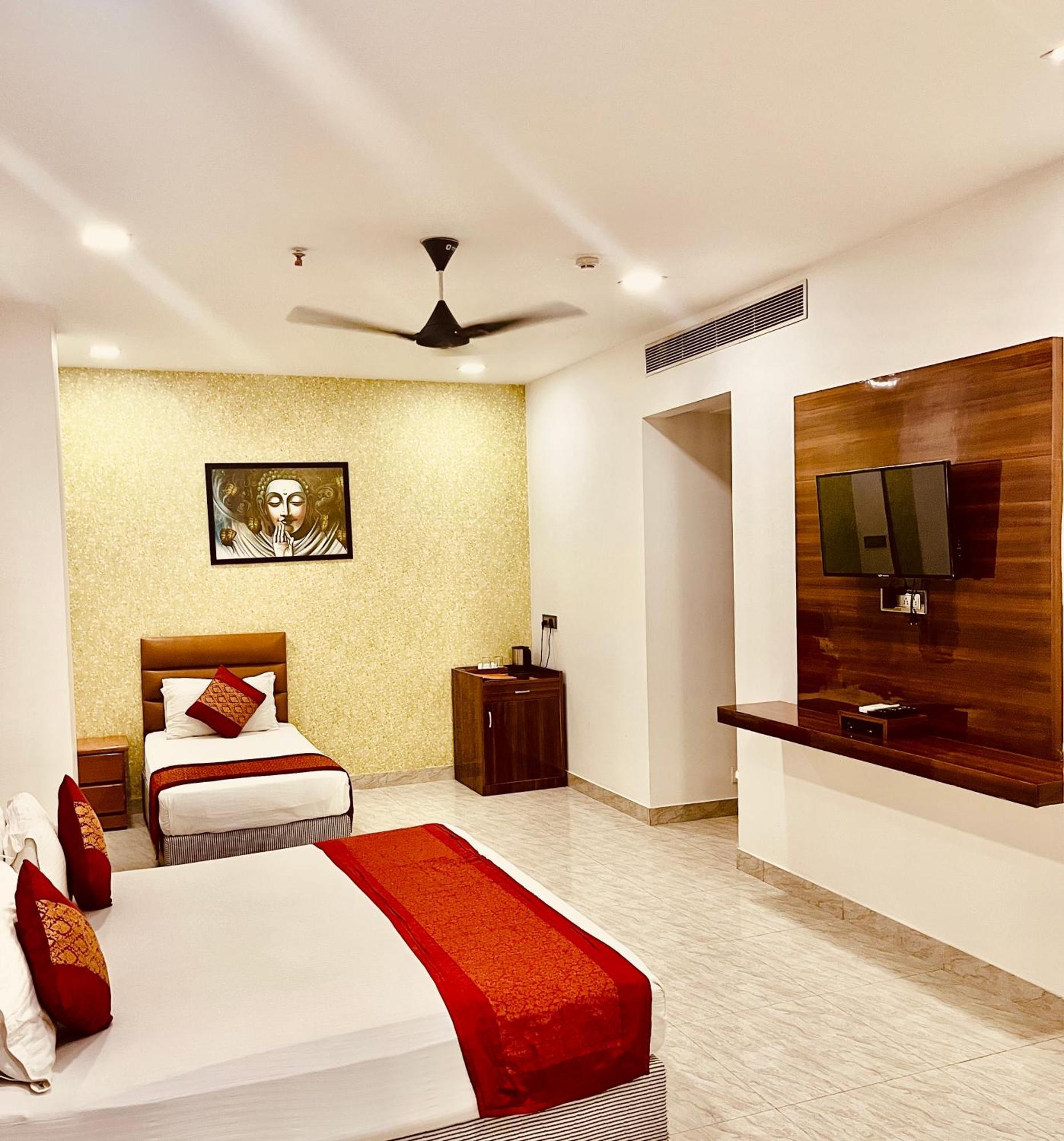 Hotel Amora Dwarka 3*