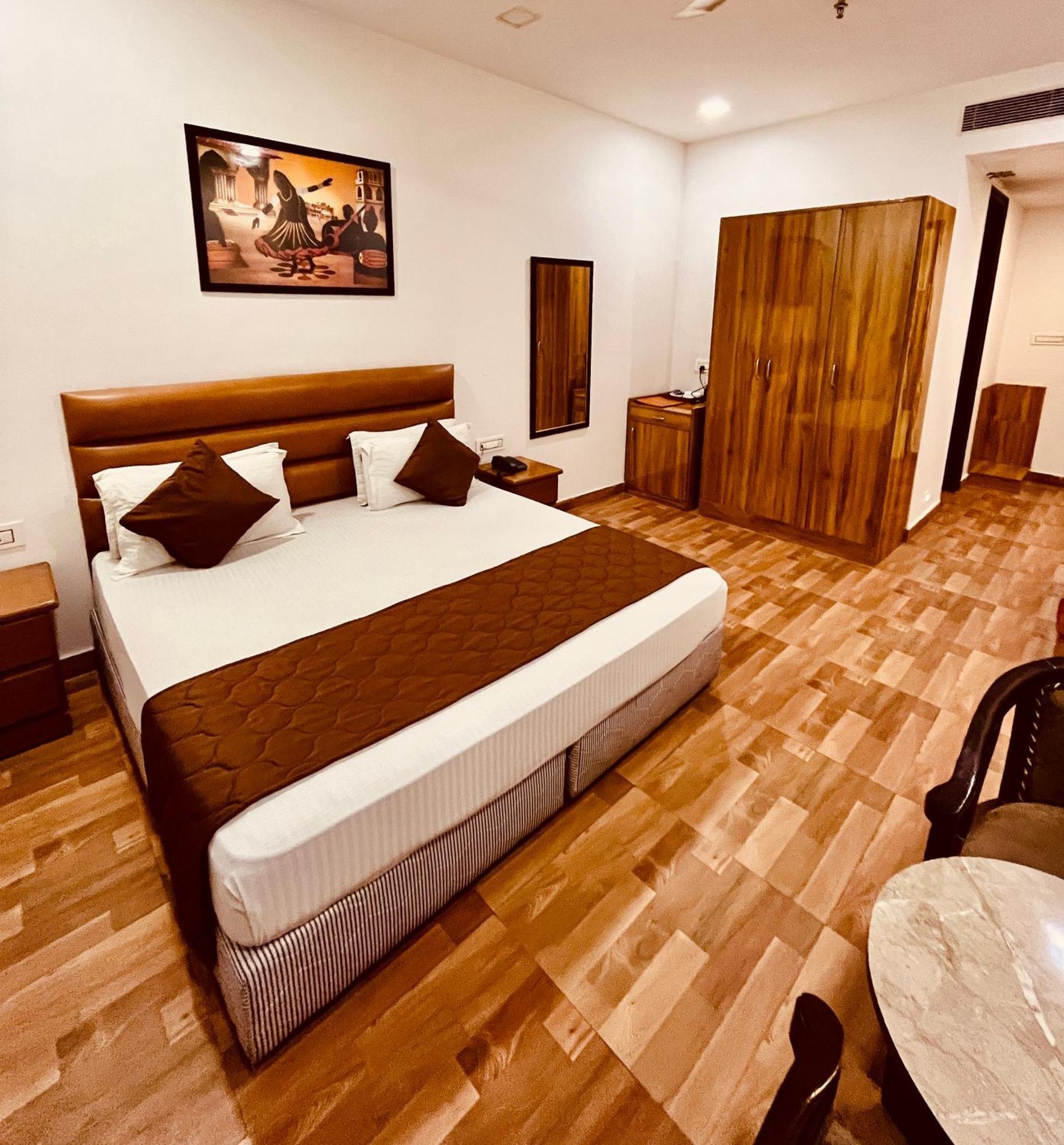 Hotel Amora Dwarka New Delhi