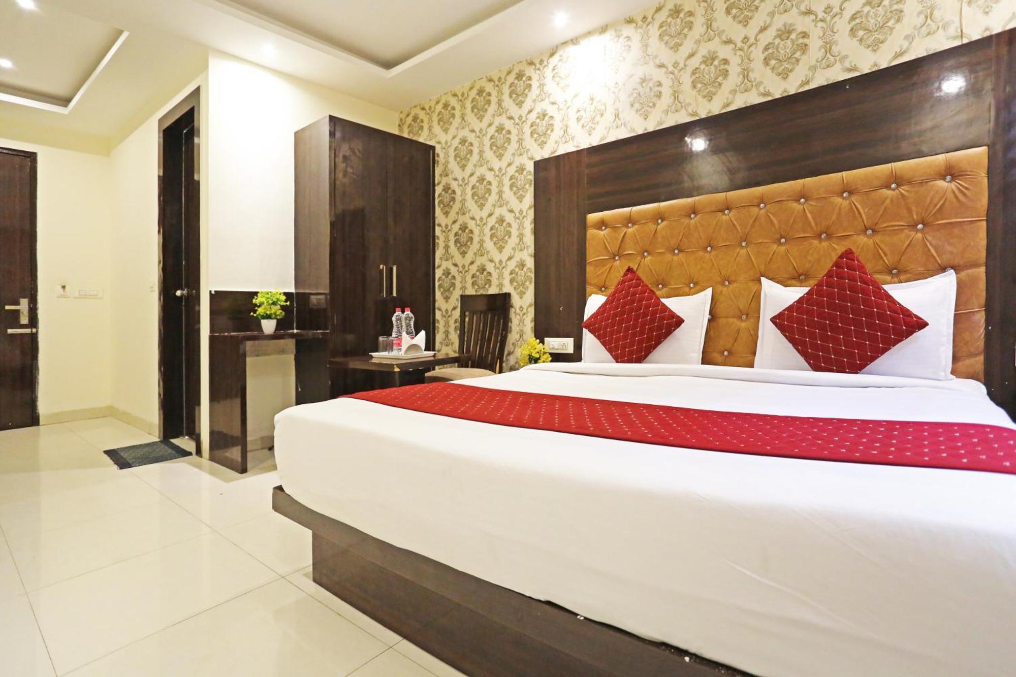 Iconic Near Delhi Igi Airport Hotel 3*