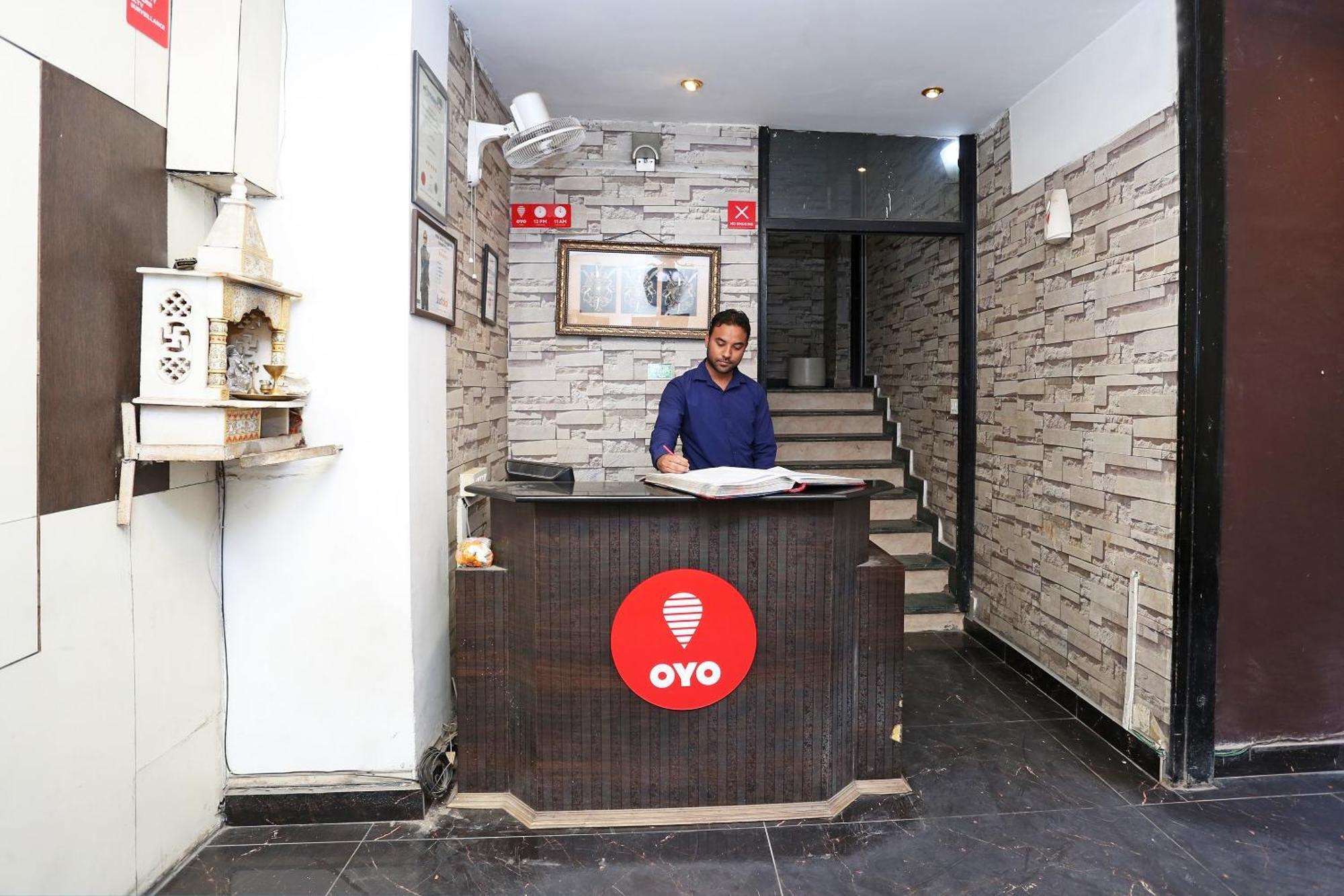 Hotel Oyo Flagship F Five 3*