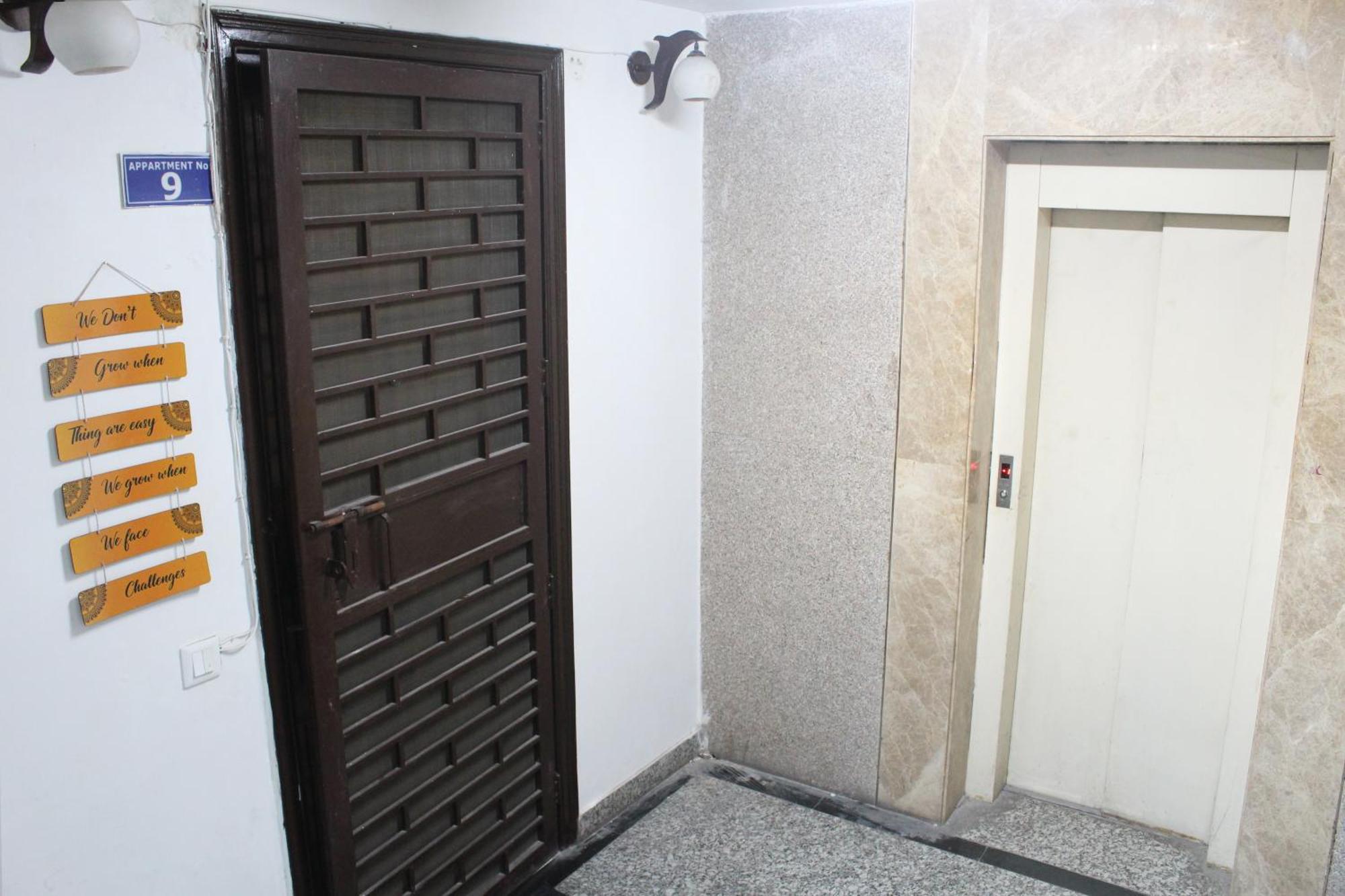 Premium Luxurious 2bhk W/ Huge Livingroom New Delhi