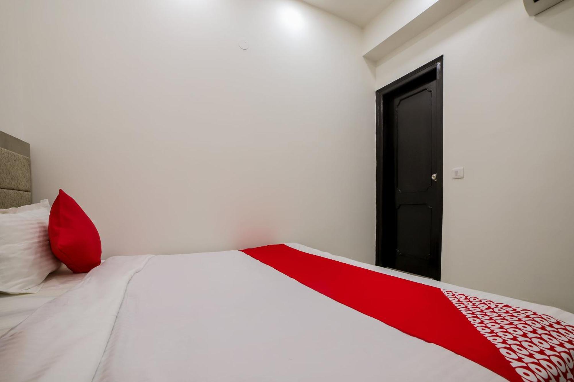 Oyo Bhera Residency Near Peera Garhi Metro Station Hotel