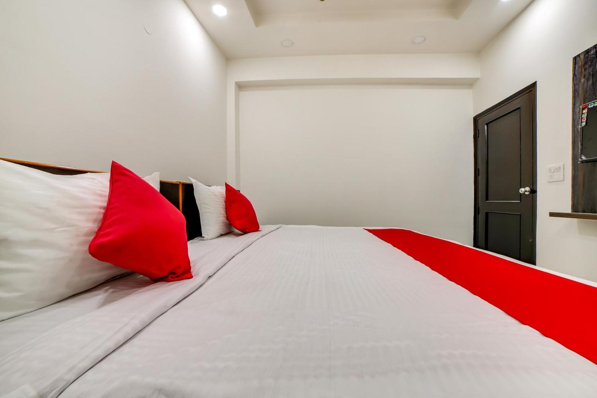 Hotel Oyo Bhera Residency Near Peera Garhi Metro Station