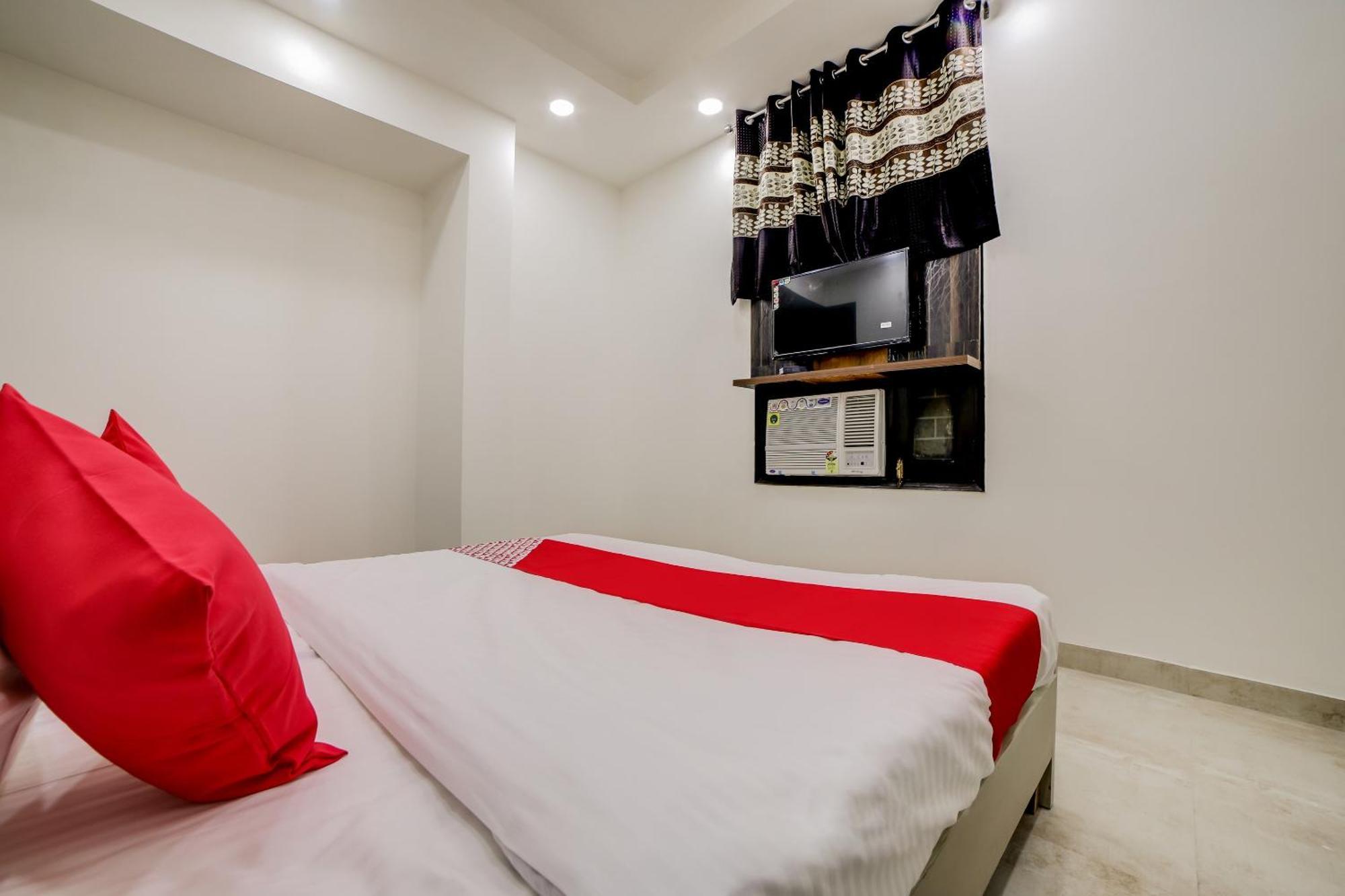 Hotel Oyo Bhera Residency Near Peera Garhi Metro Station New Delhi