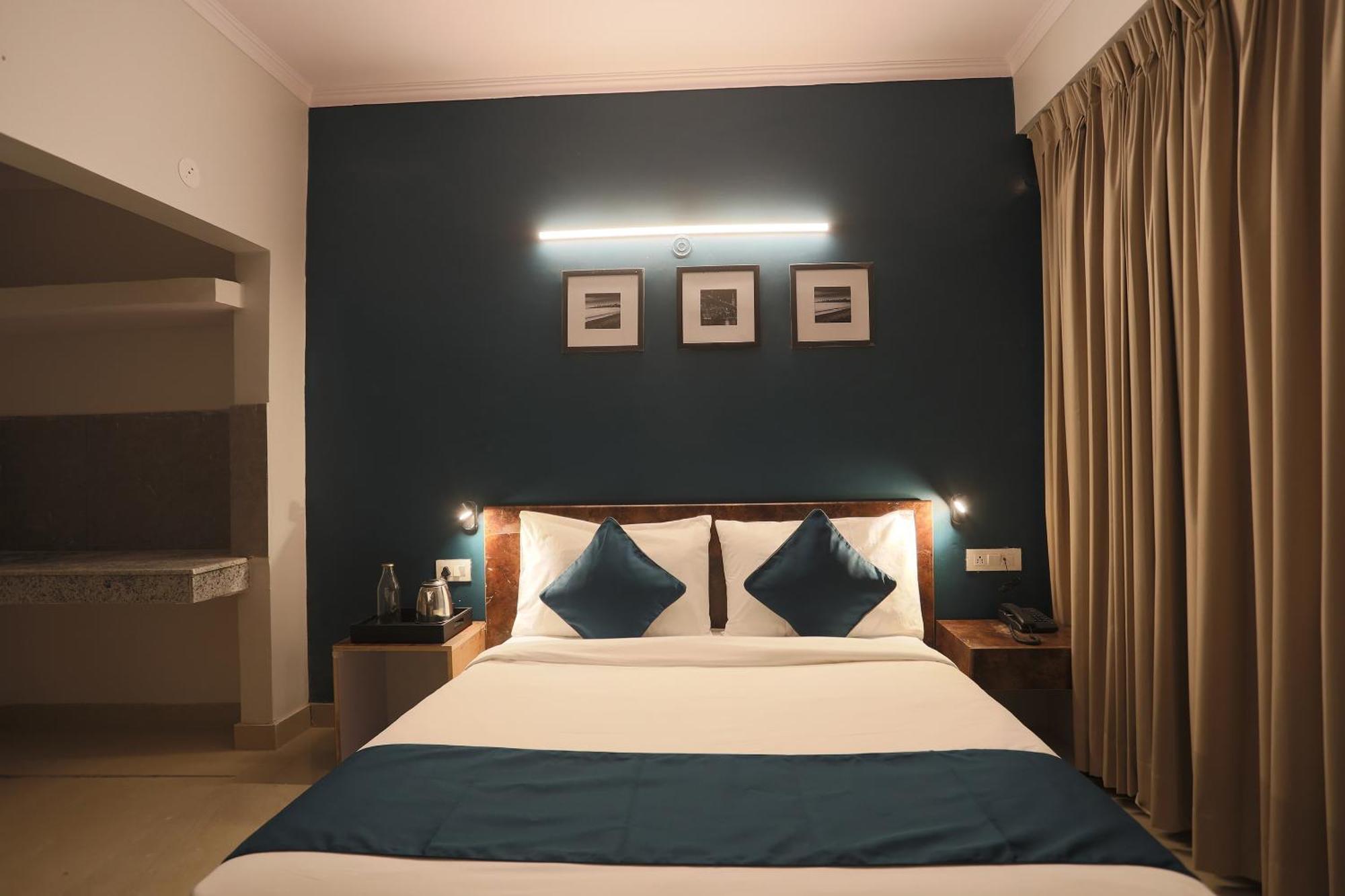 Oyo Silverkey Ratiram Palace Near Worlds Of Wonder 3*