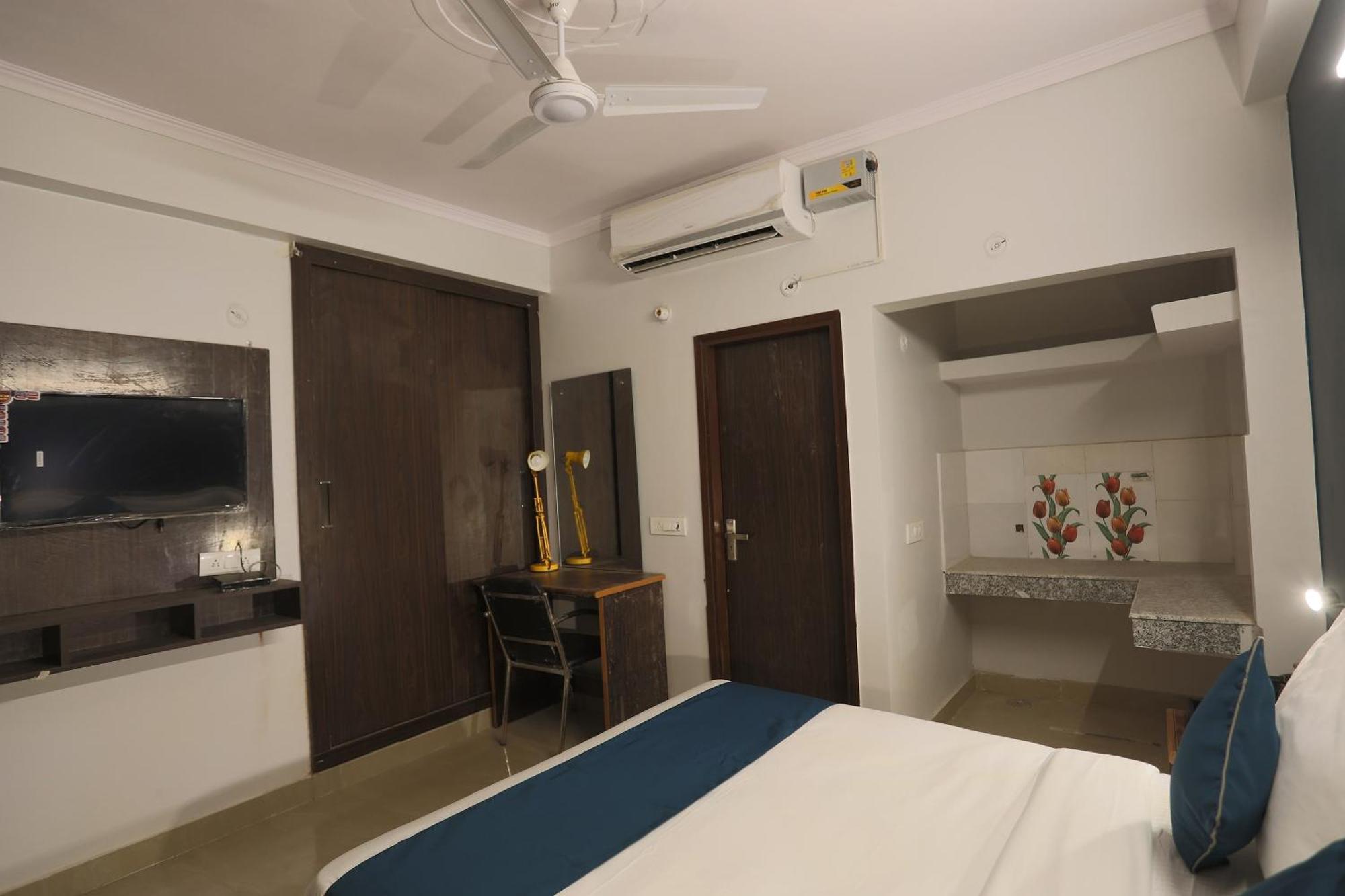 Oyo Silverkey Ratiram Palace Near Worlds Of Wonder