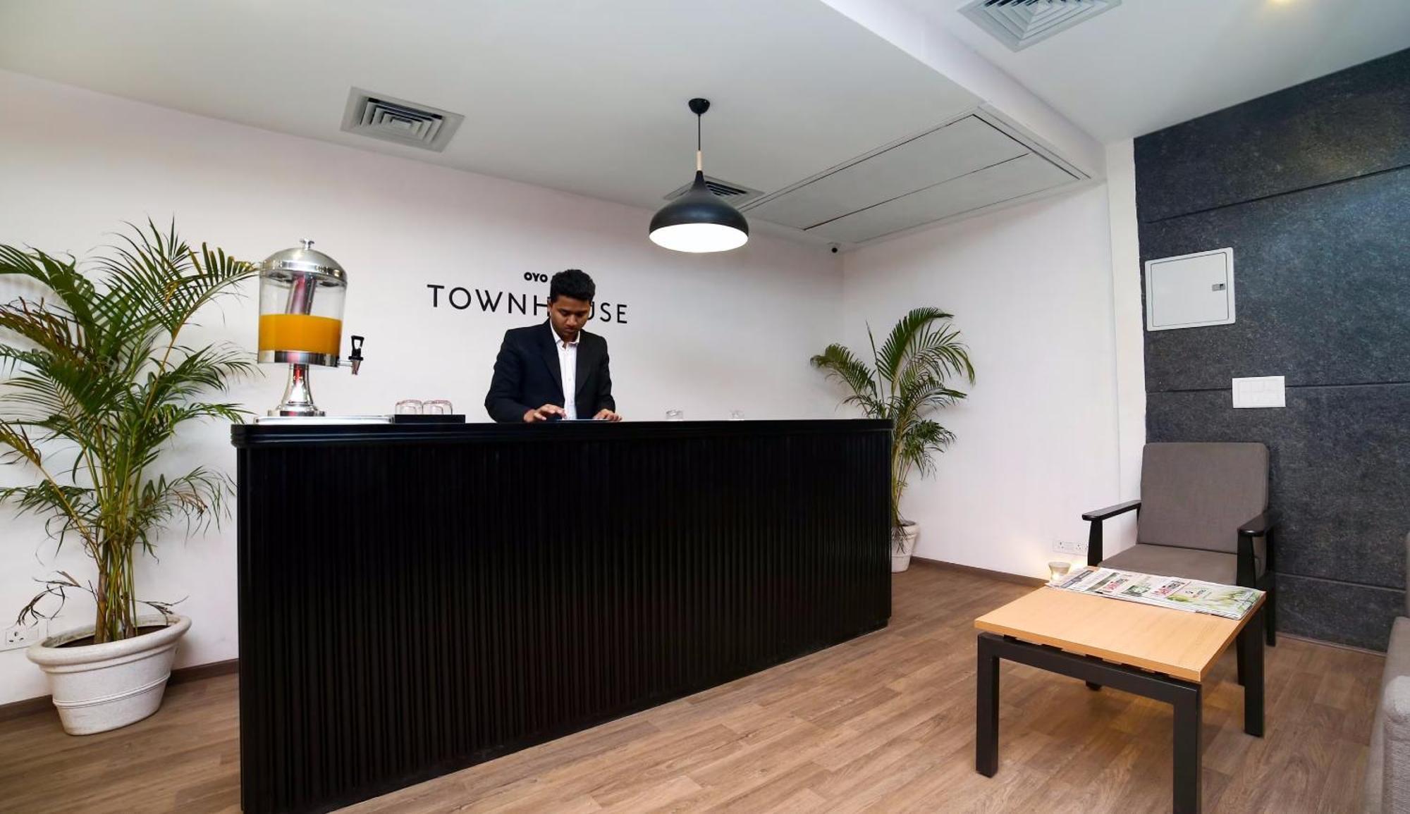 Townhouse Chattarpur Opp. Tivoli Garden Near Chhatarpur Metro Station Hotel 4*