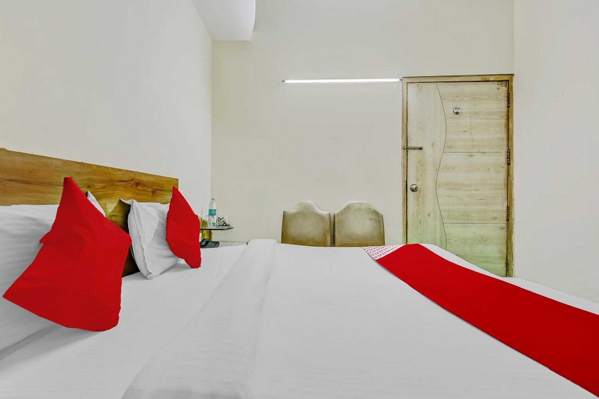 Hotel O Crown Continental Near Sarai Rohilla Railway Station 3*