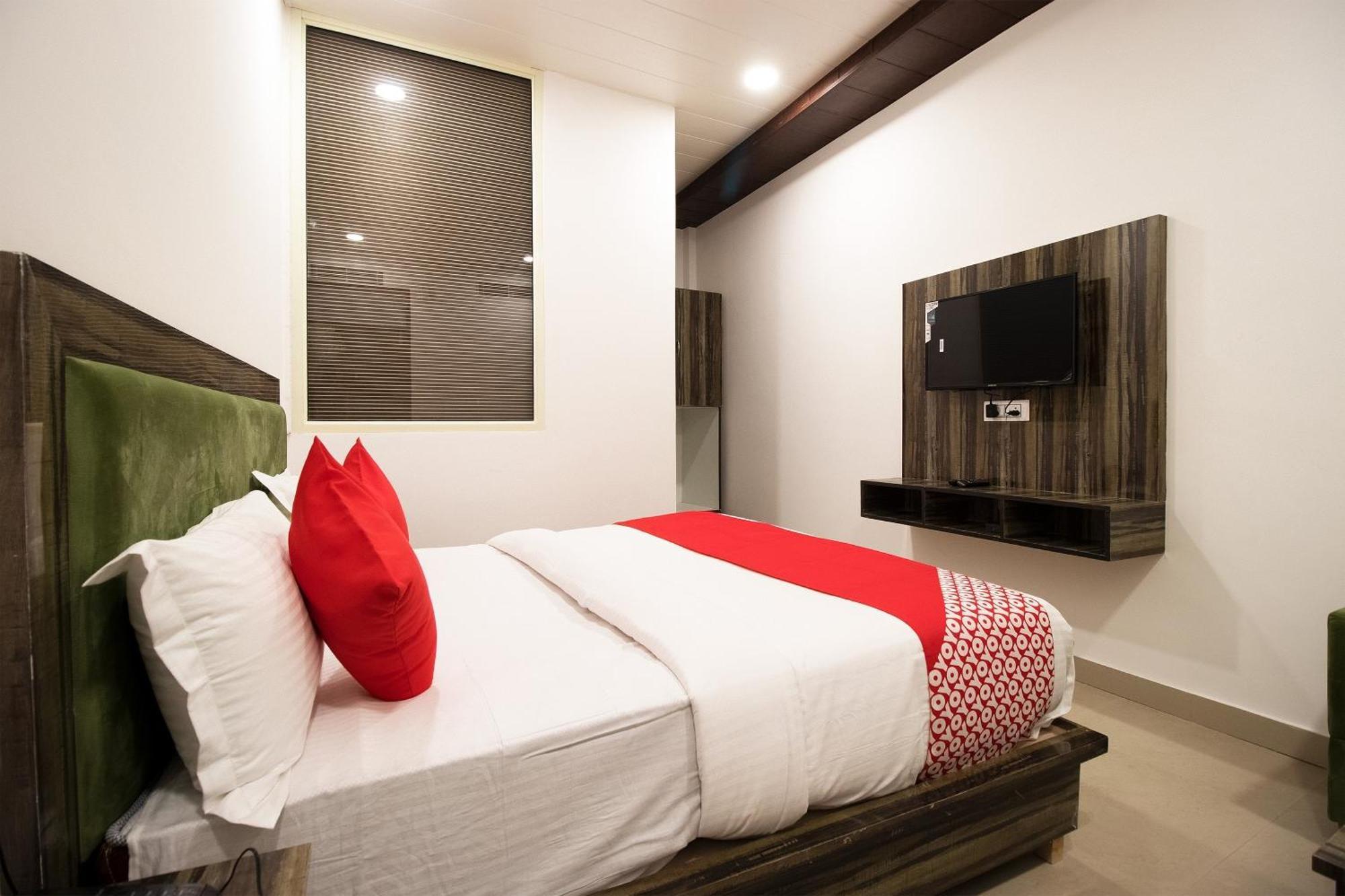 Hotel Oyo Flagship 44094 Grand Near Dashrath Puri Metro Station New Delhi