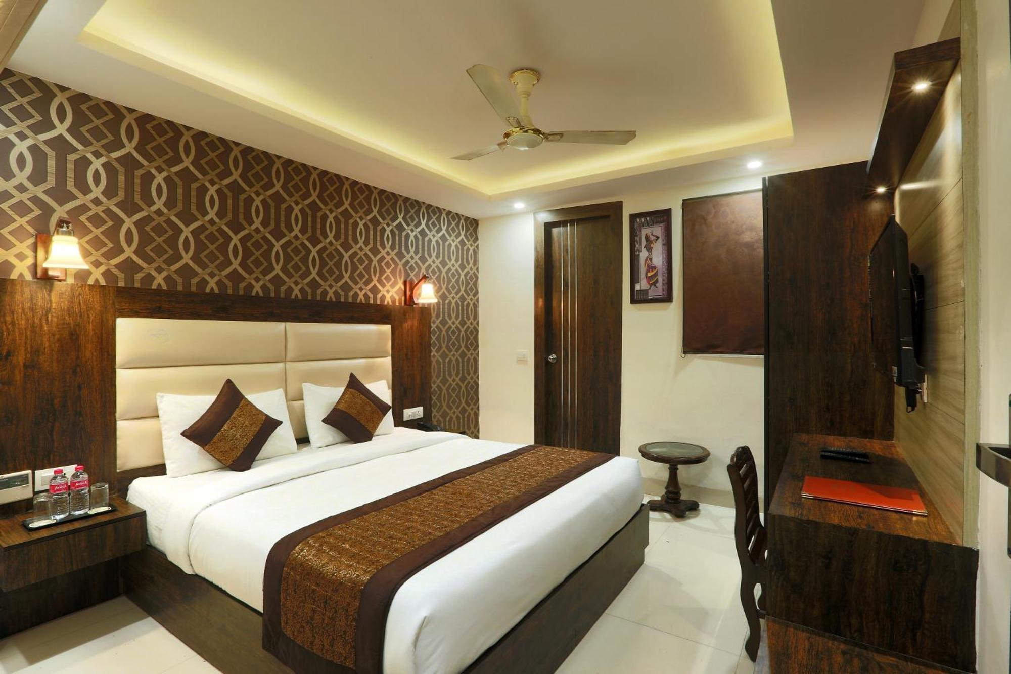 Airport Qualia Suites Hotel New Delhi
