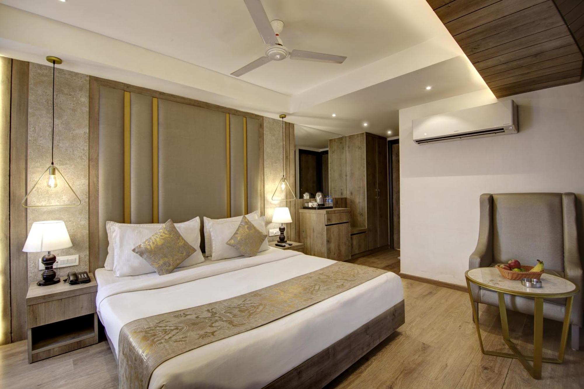 Hotel Town Pallace Patel Nagar New