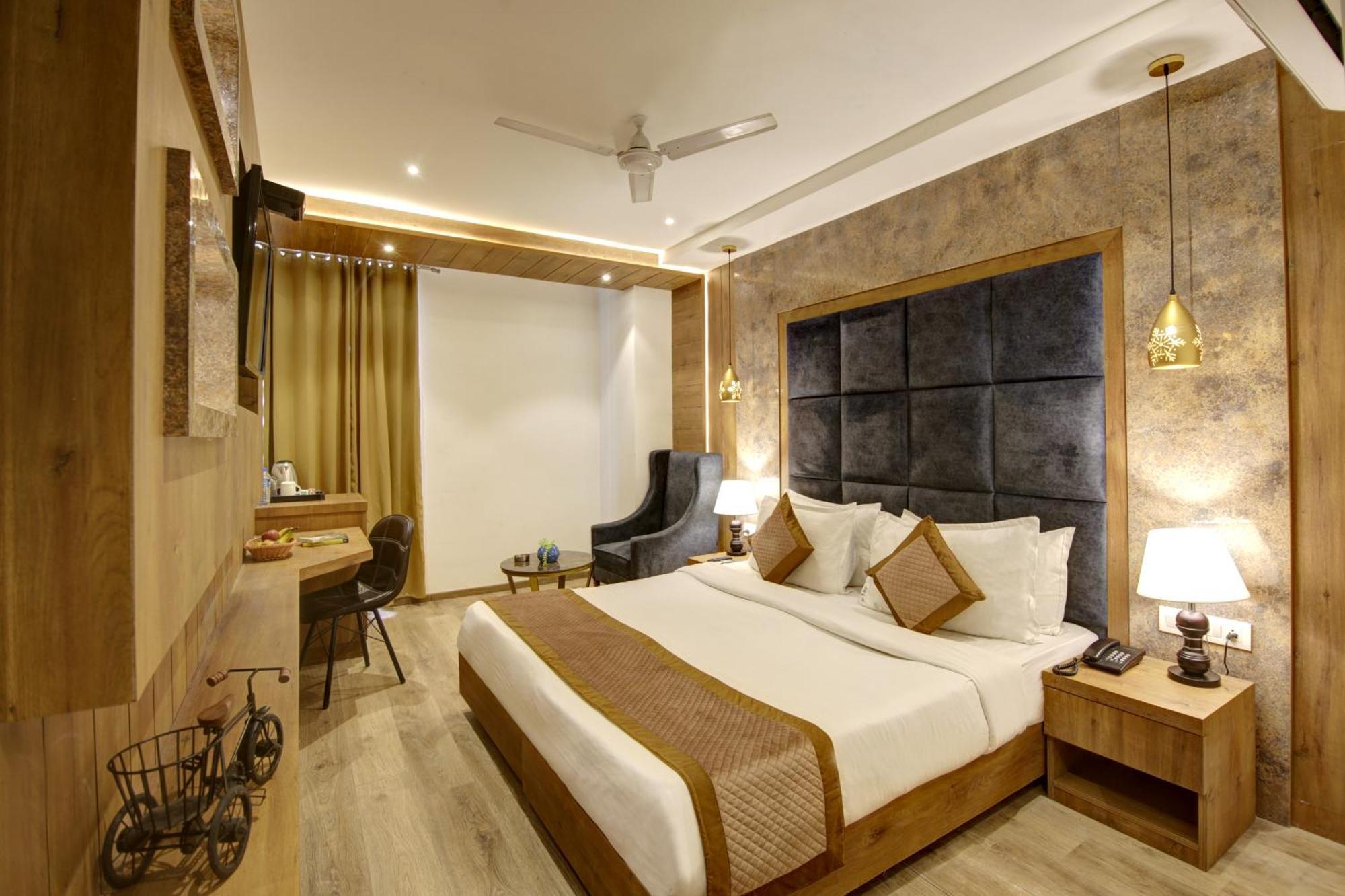 Hotel Town Pallace Patel Nagar New