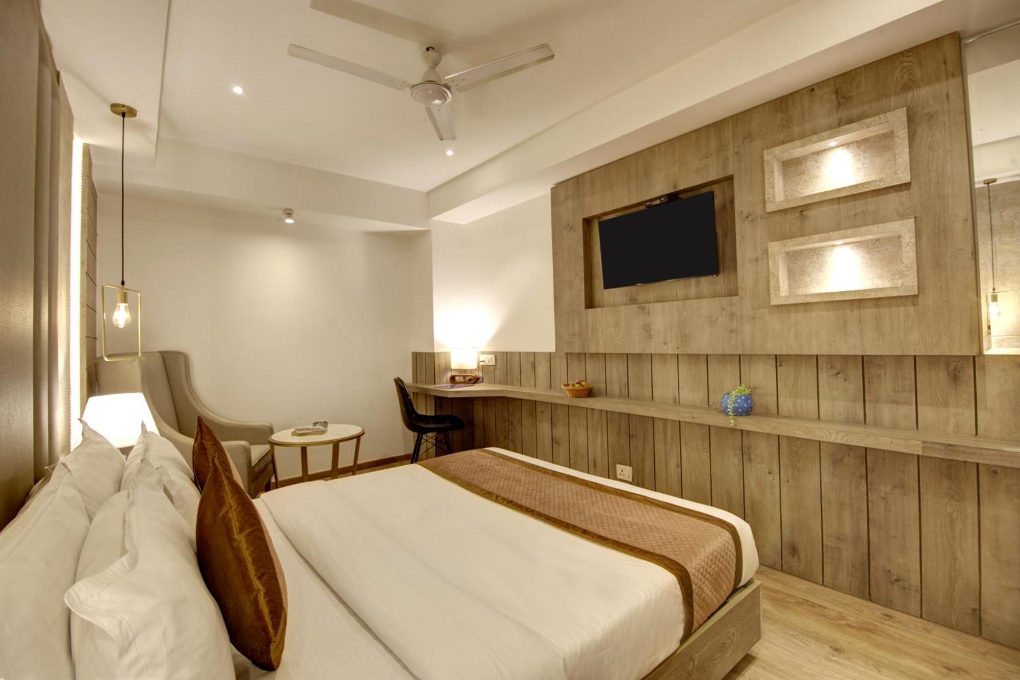 Town Pallace Patel Nagar New 3*