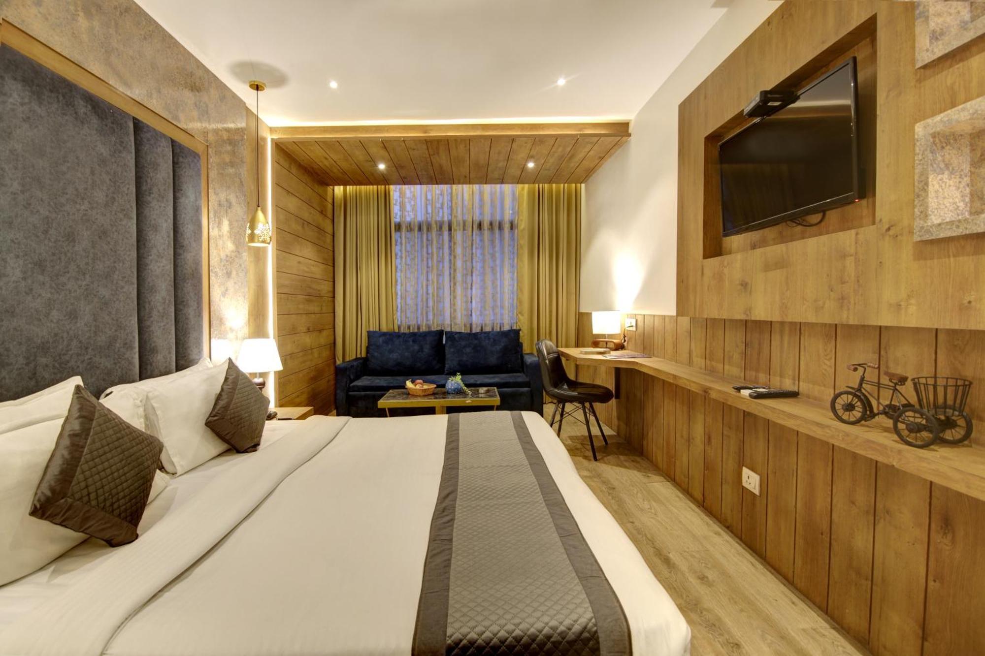Hotel Town Pallace Patel Nagar New