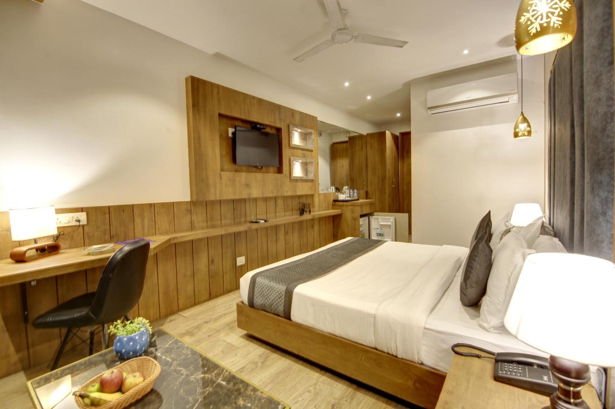 Town Pallace Patel Nagar New Hotel 3*
