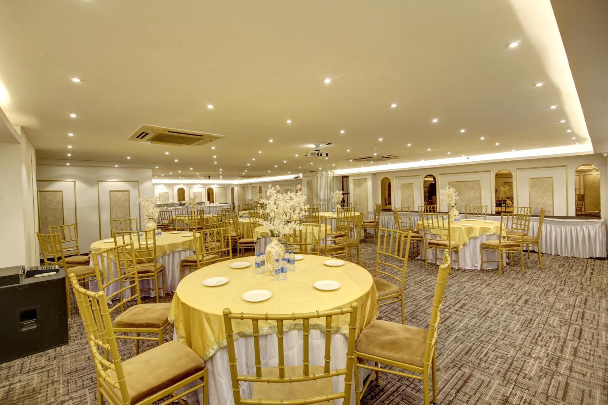 Town Pallace Patel Nagar New Hotel