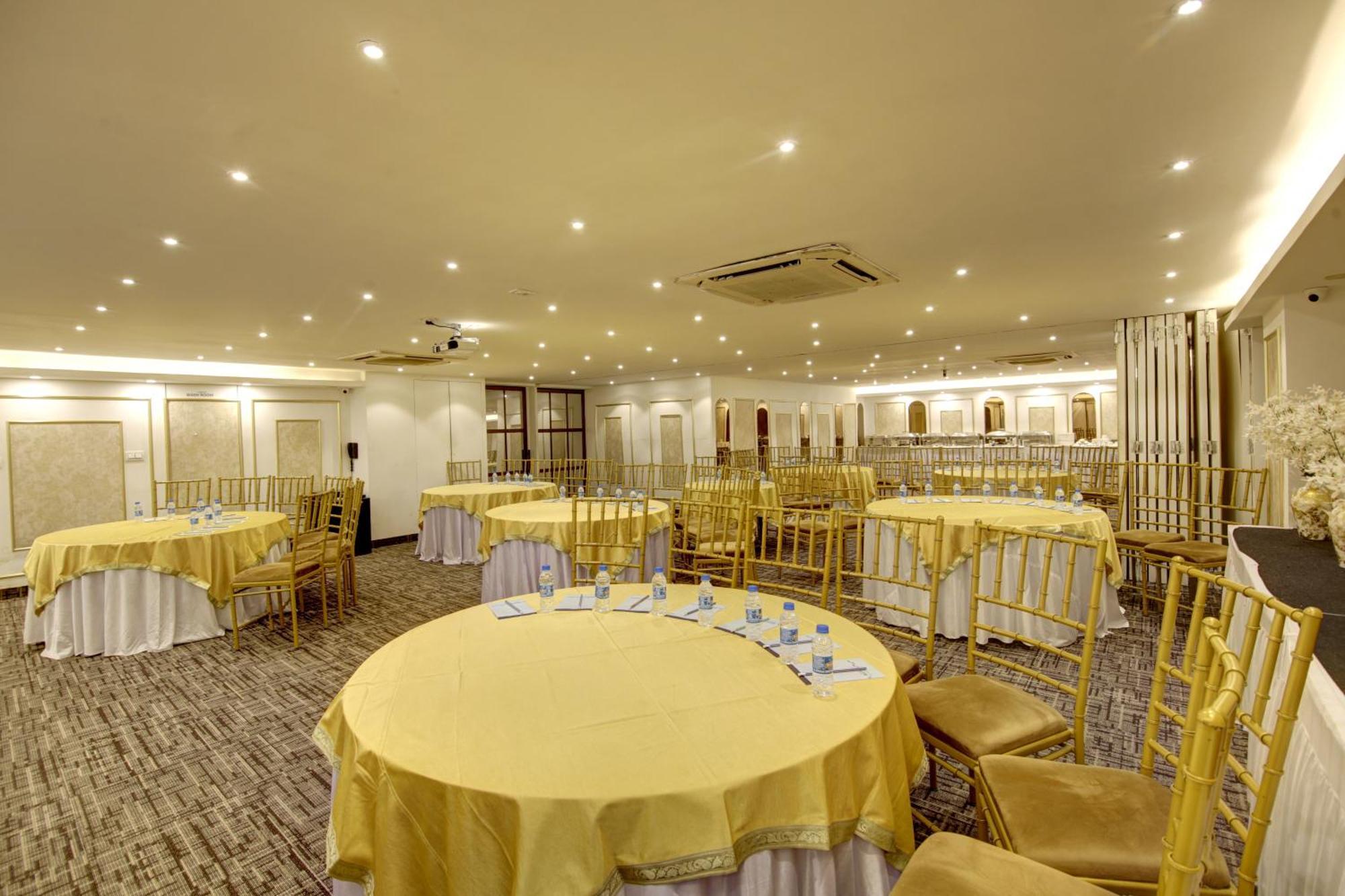 Town Pallace Patel Nagar New Hotel