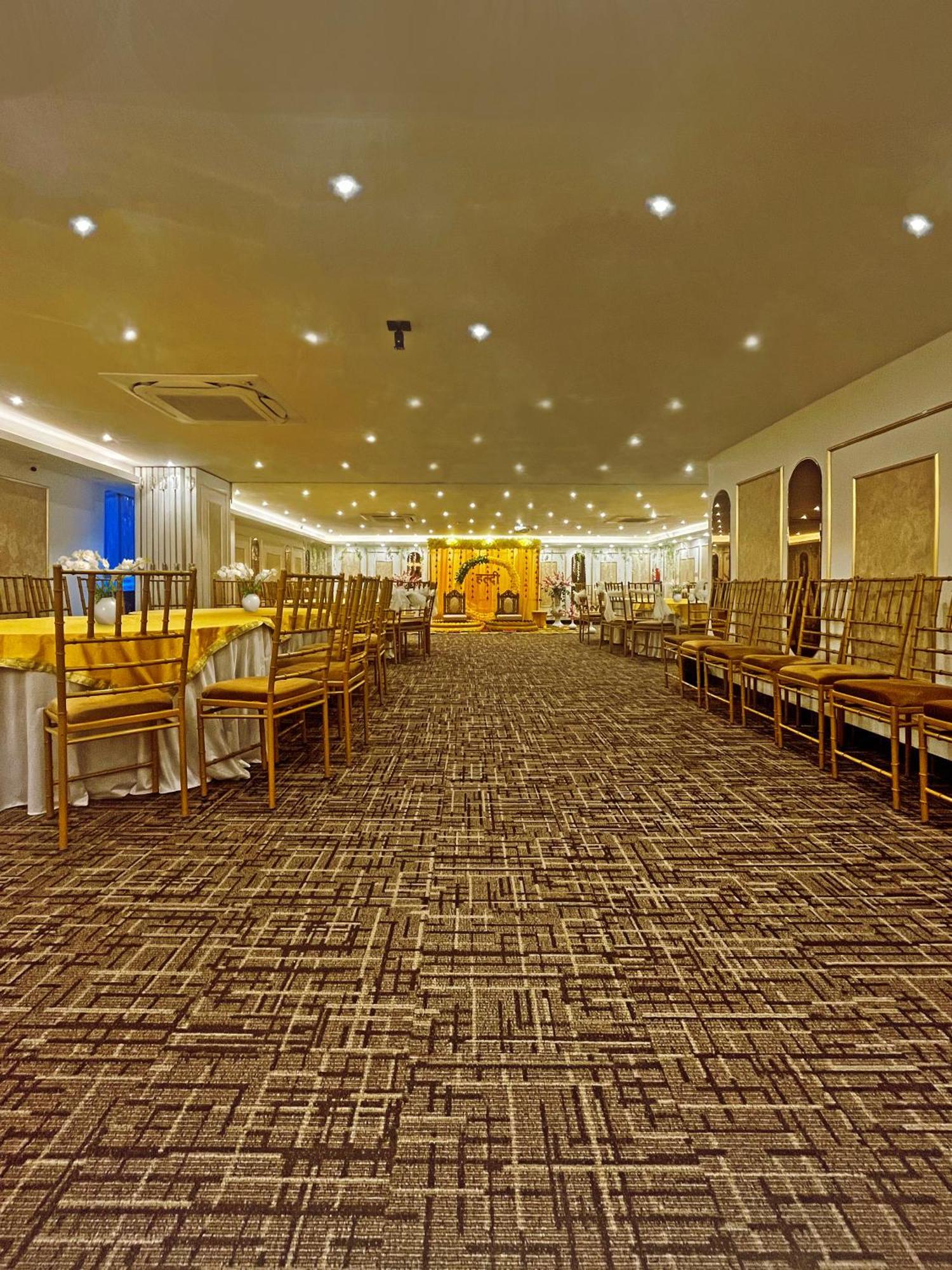 Town Pallace Patel Nagar New Hotel