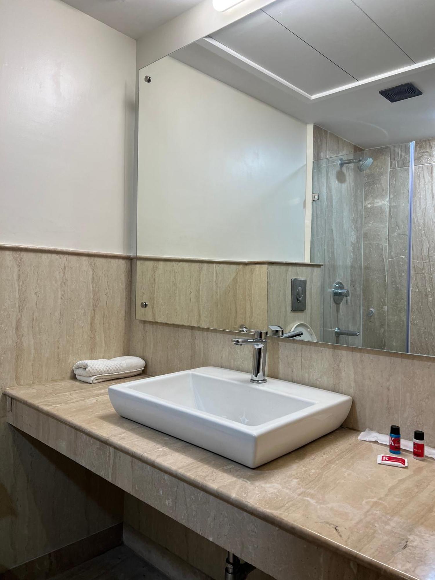 Karon - Lajpat Nagar Hotel