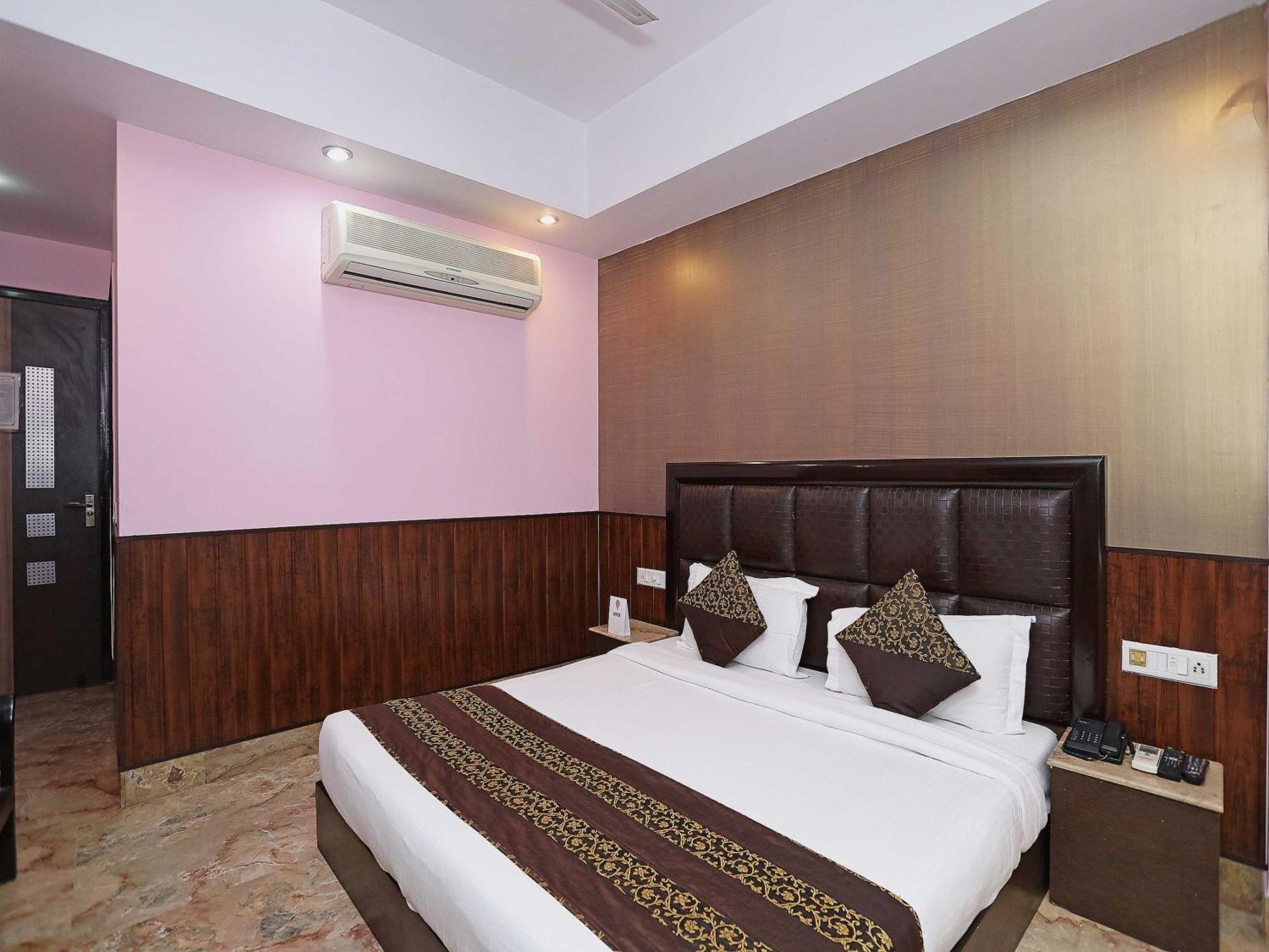 Oyo Vedas Heritage 3*