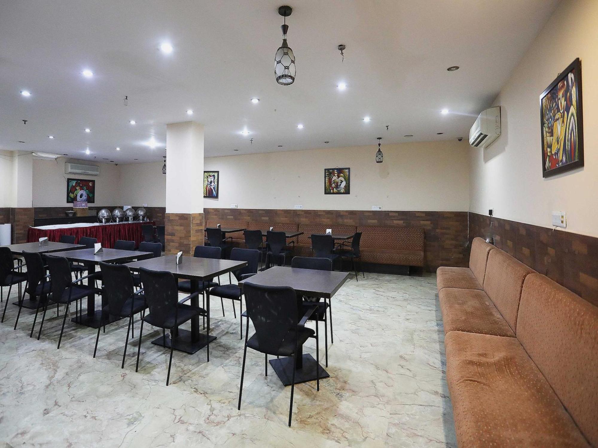 Hotel Oyo Vedas Heritage Delhi (National Capital Territory of India)