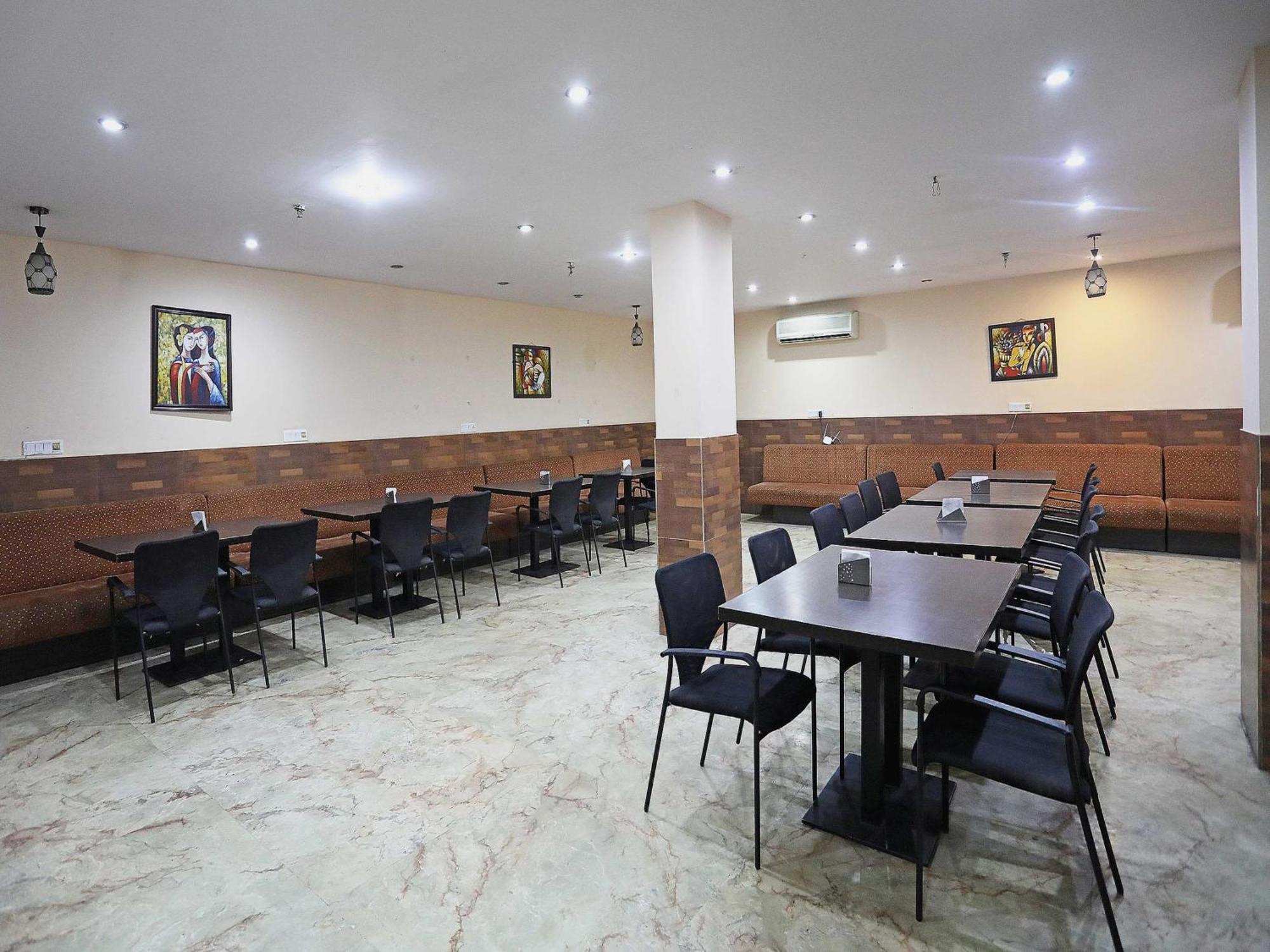 Hotel Oyo Vedas Heritage Delhi (National Capital Territory of India)