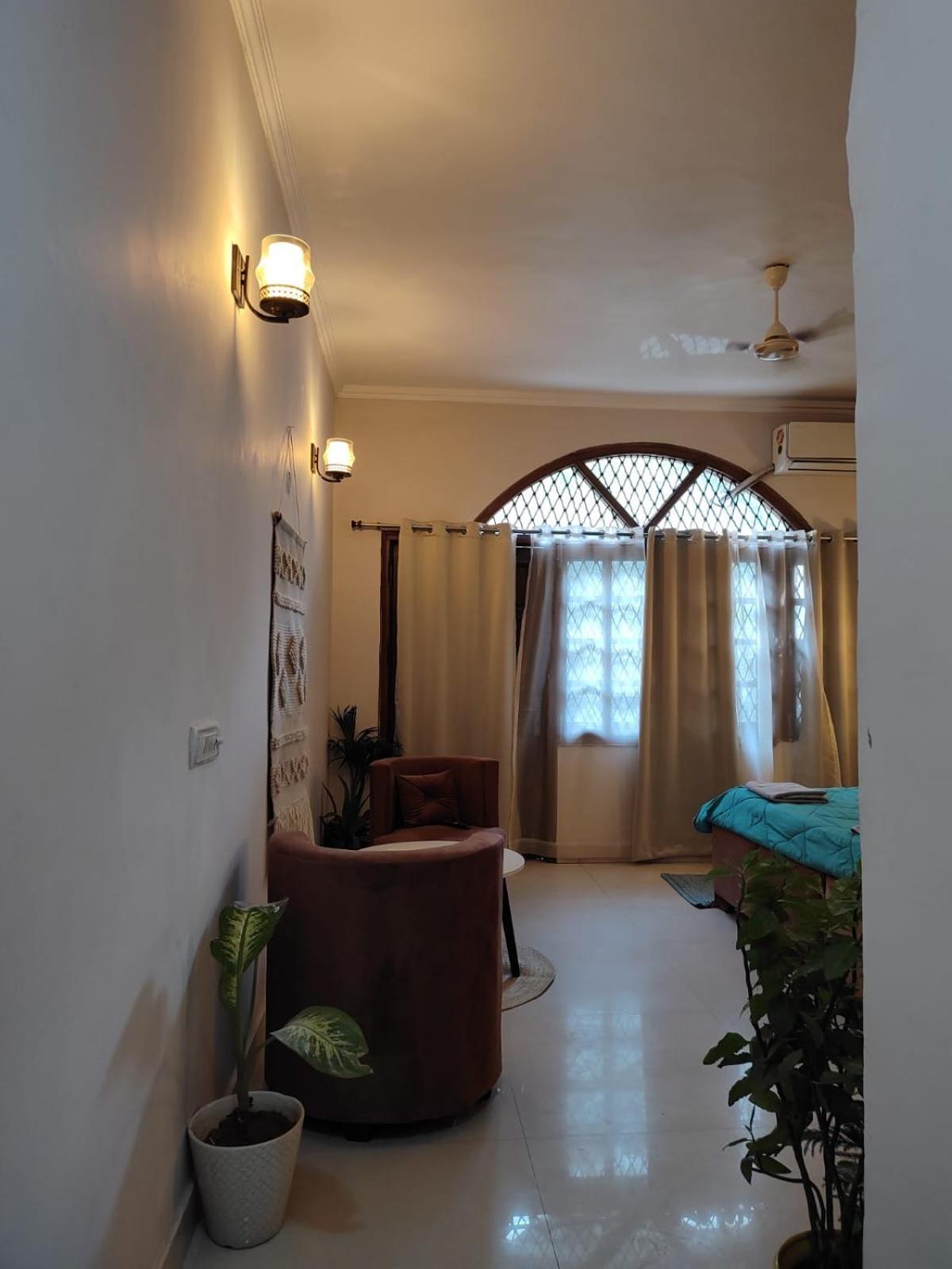 Atharva's Homestay, Nehru Enclave