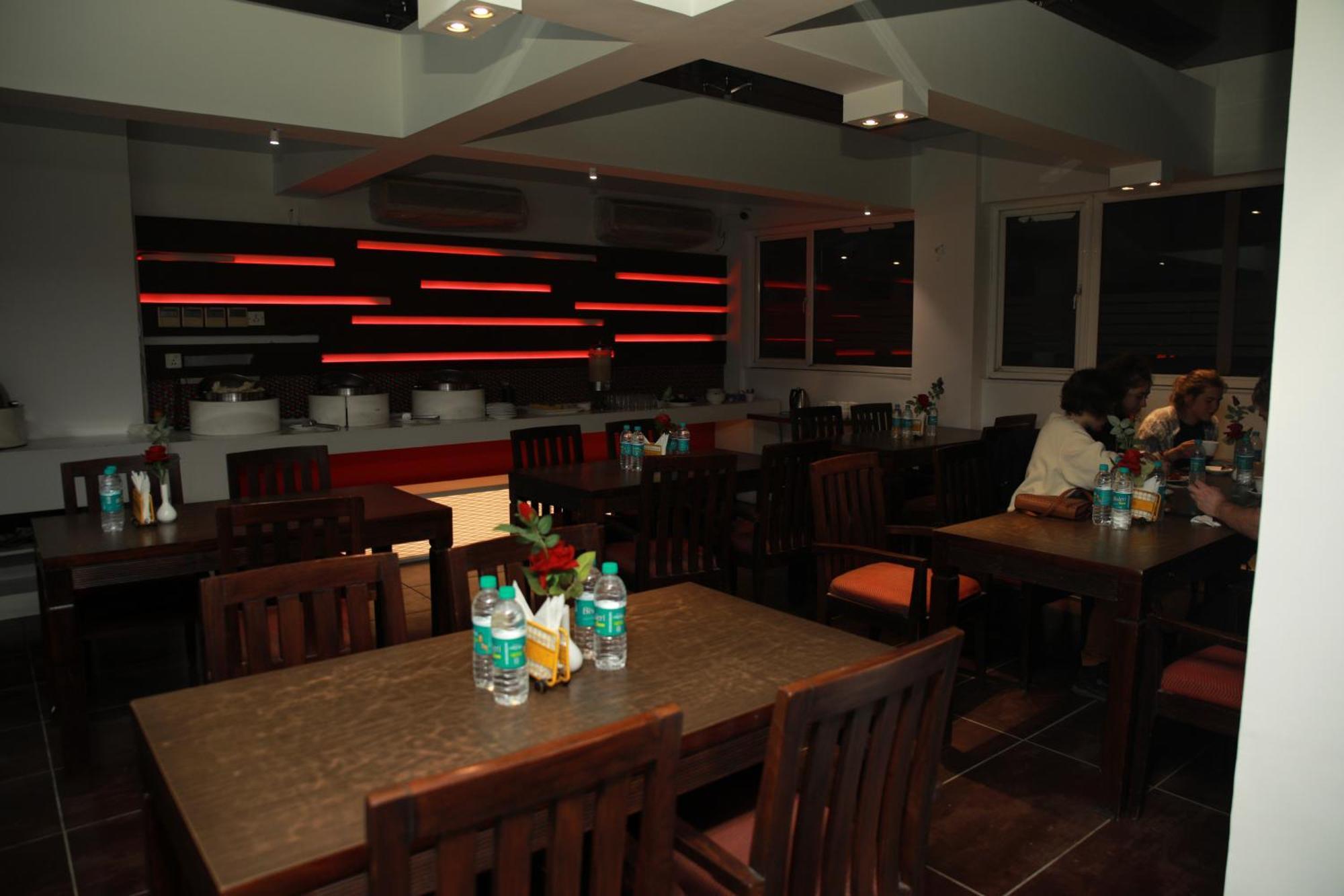 Hotel Godwin Deluxe -Free Airport Pickup -Traveller'S Choice Award Winner 2025 4*